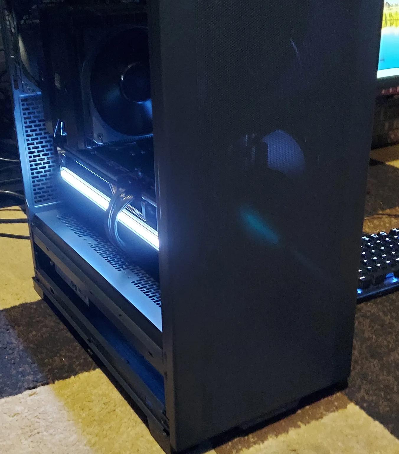 Stealth Ryzen 7700X/RX 7800XT Gaming PC