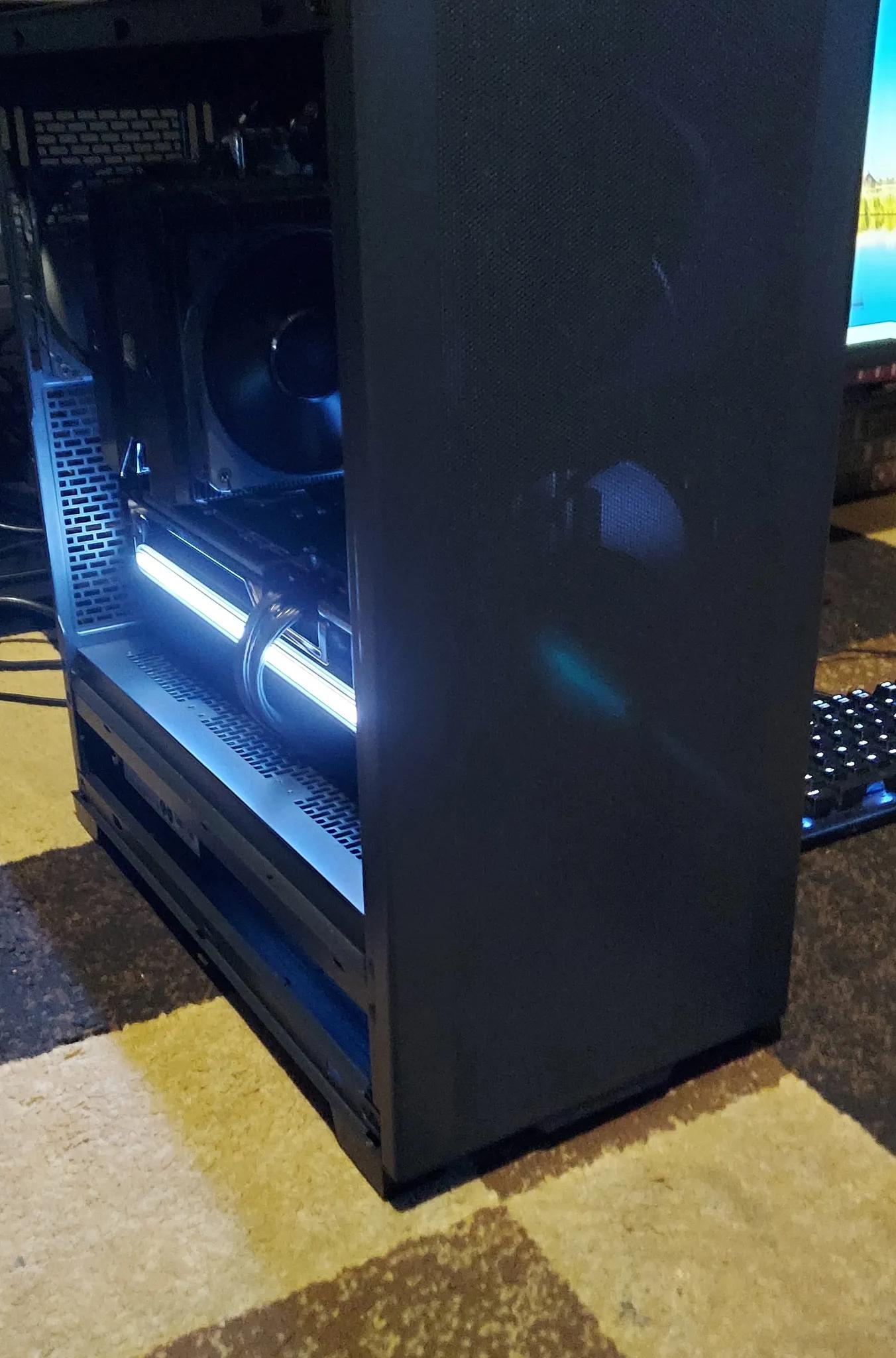 Stealth Ryzen 7700X/RX 7800XT Gaming PC