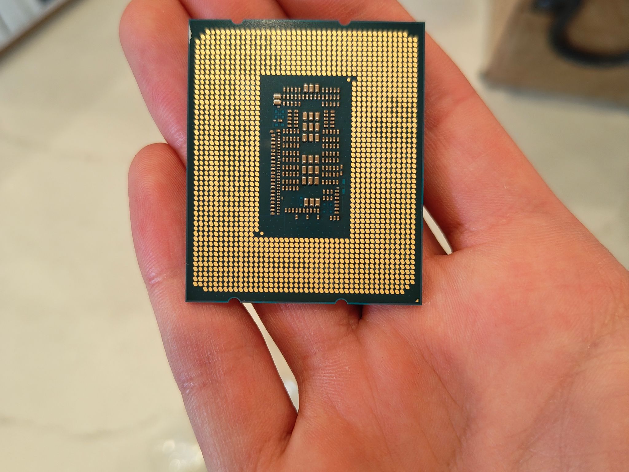 Intel Core i5-12400F (6 Cores, 12 Threads, 4.4Ghz Turbo)