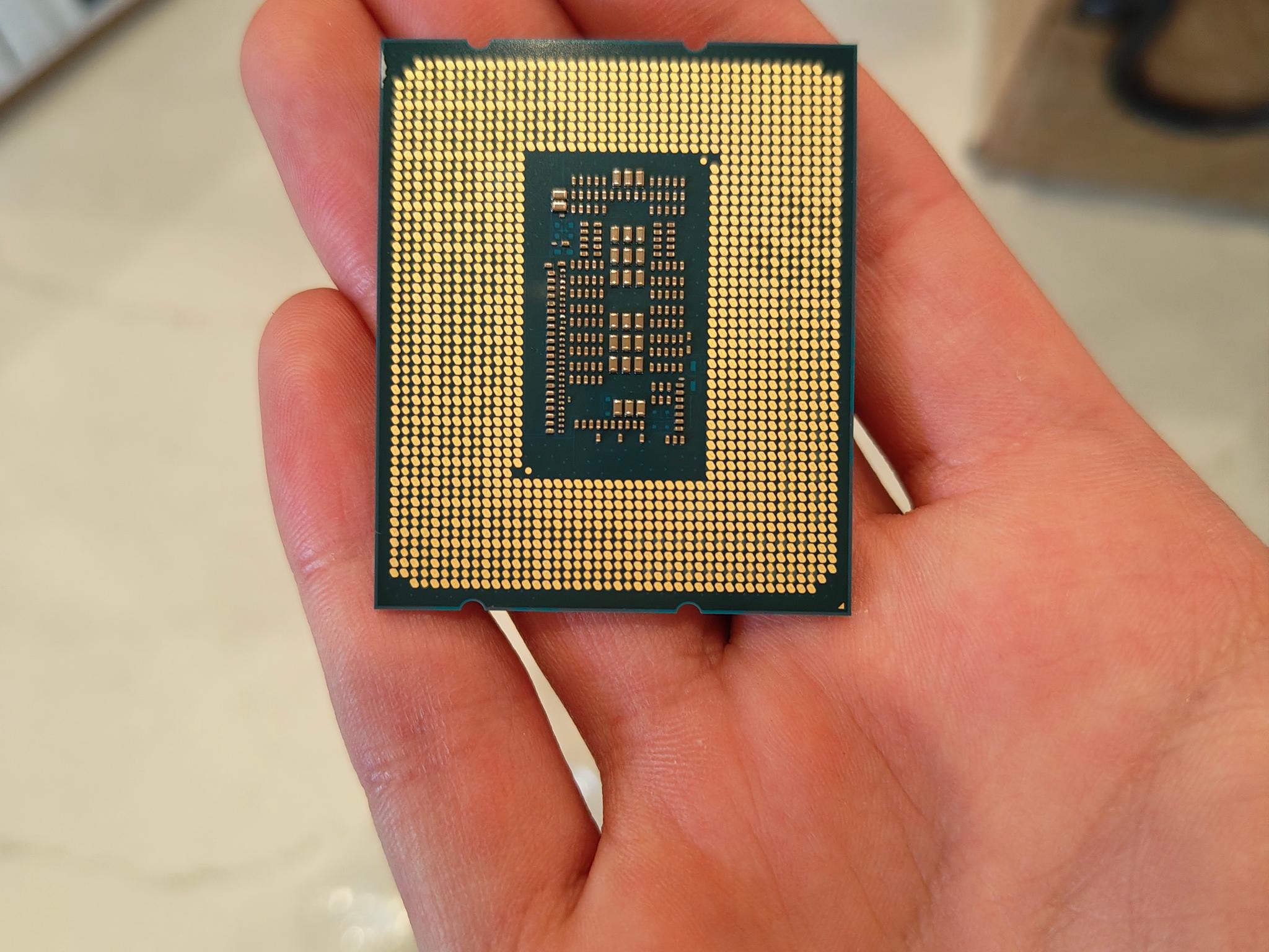 Intel Core i5-12400F (6 Cores, 12 Threads, 4.4Ghz Turbo)