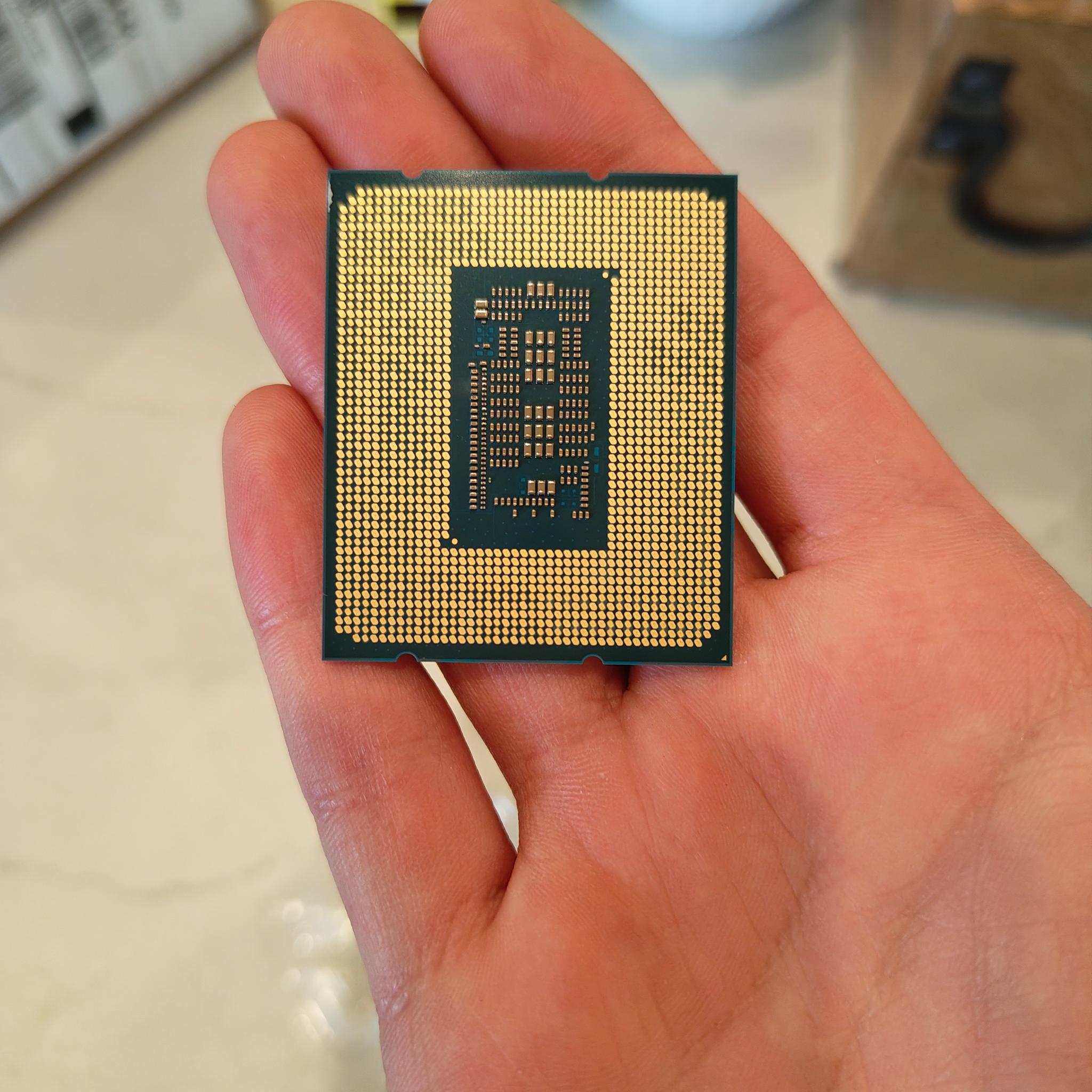 Intel Core i5-12400F (6 Cores, 12 Threads, 4.4Ghz Turbo)