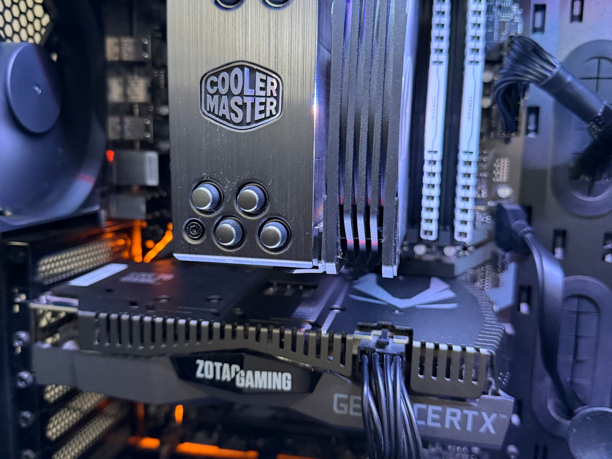 Black & White Geforce Zotac RTX 2060 & Intel i7 9700K Gaming PC