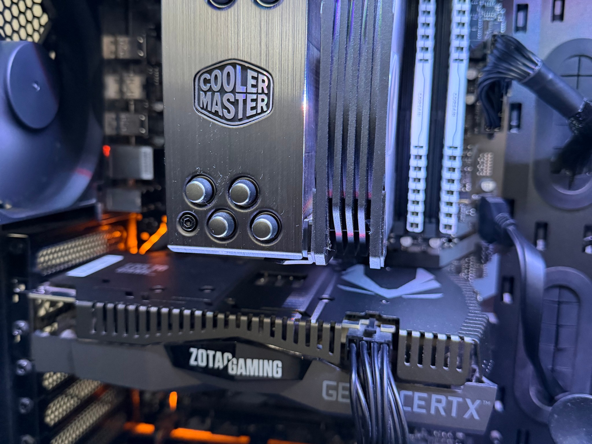 Black & White Geforce Zotac RTX 2060 & Intel i7 9700K Gaming PC