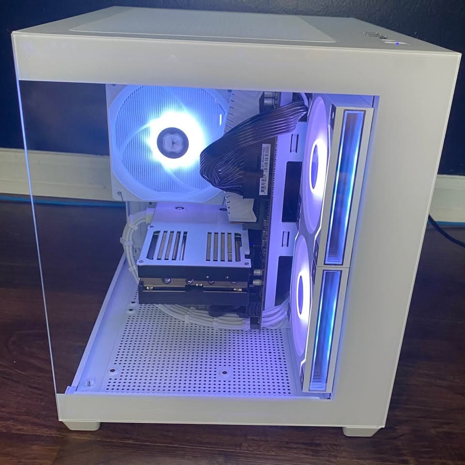 White Gaming PC (RTX 3070 8GB + AMD Ryzen 5 5500 + 16GB DDR4 + SSD)
