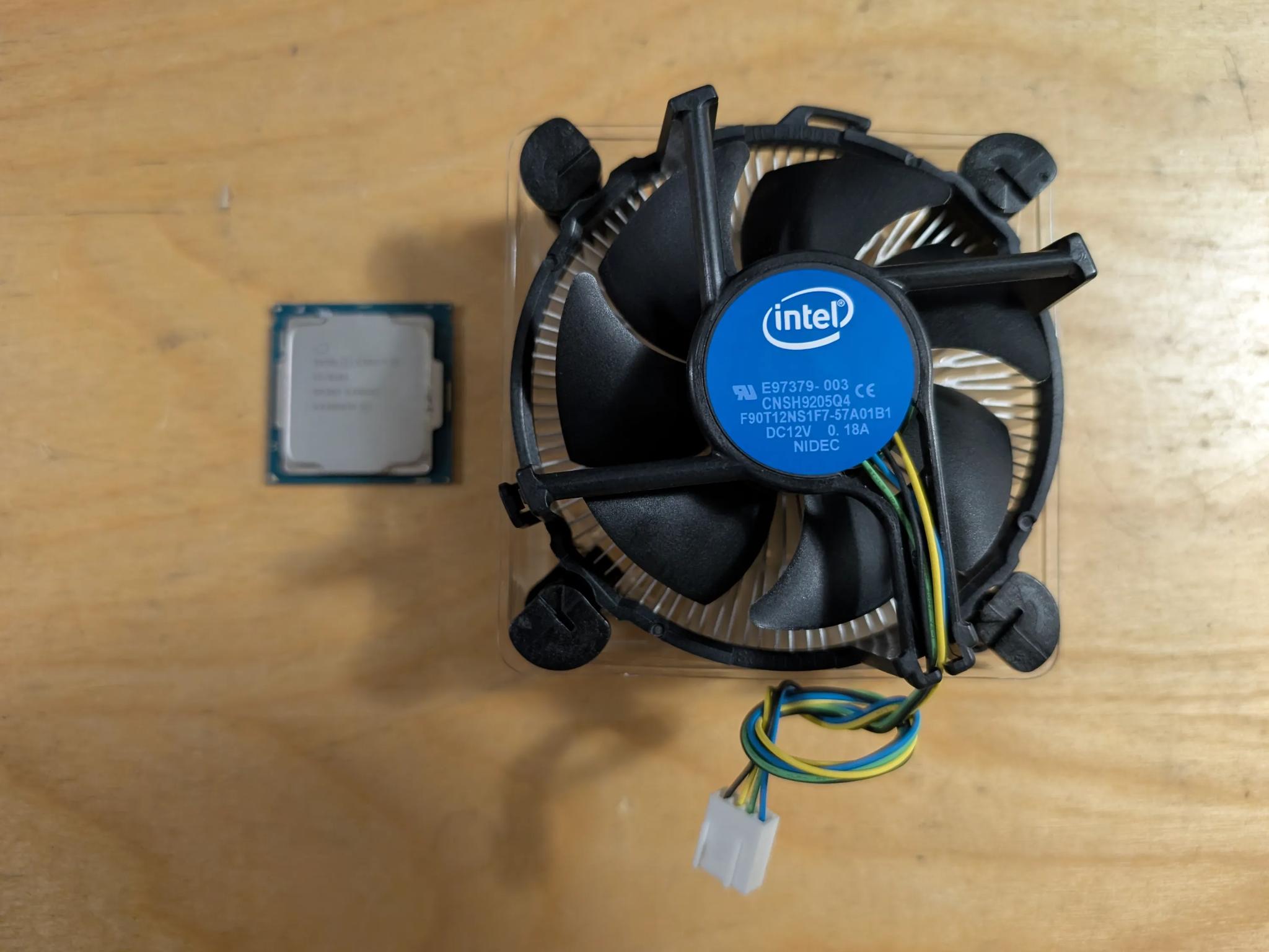 Intel Core i3 8100 + Intel stock cooler