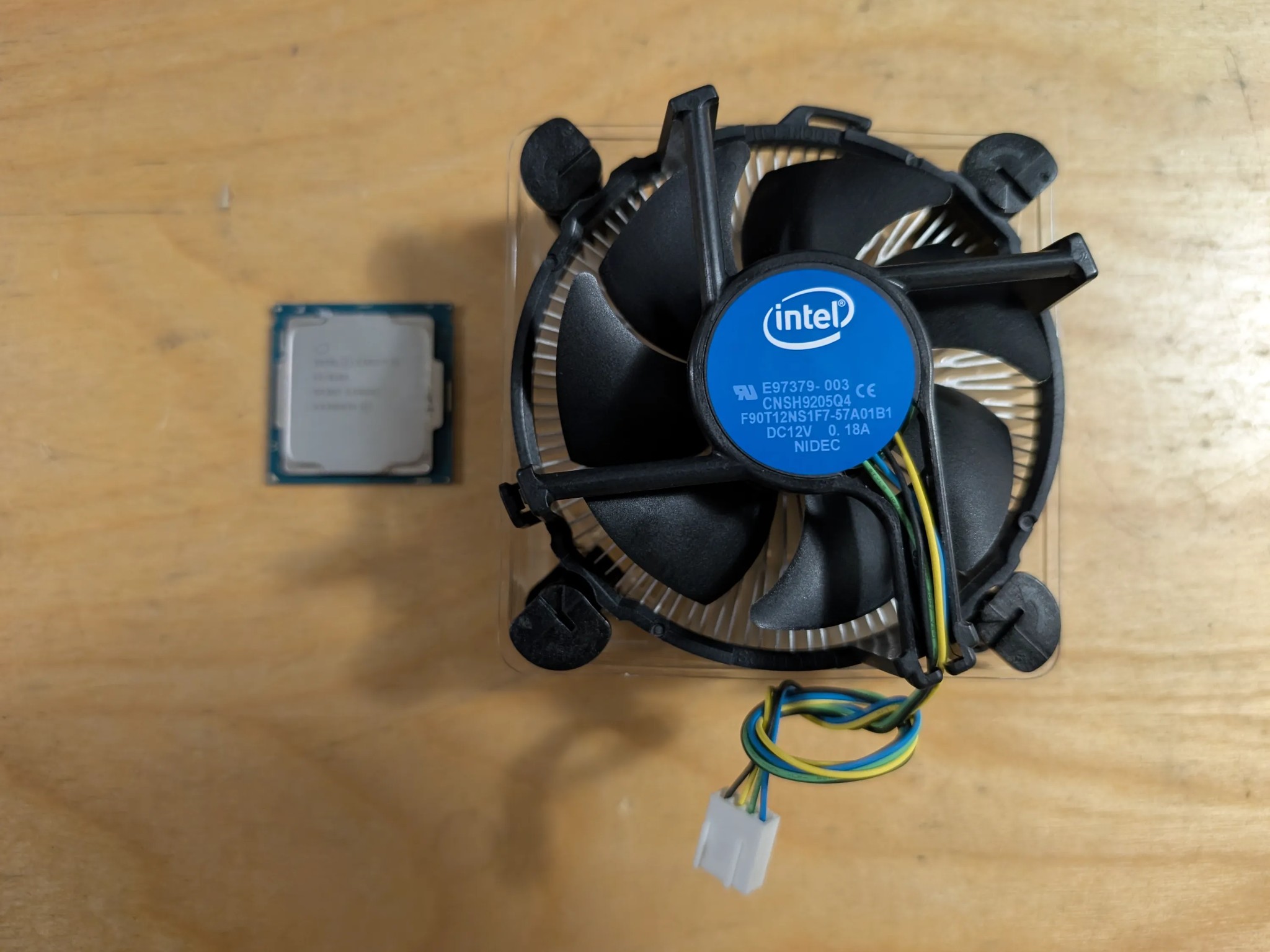 Intel Core i3 8100 + Intel stock cooler