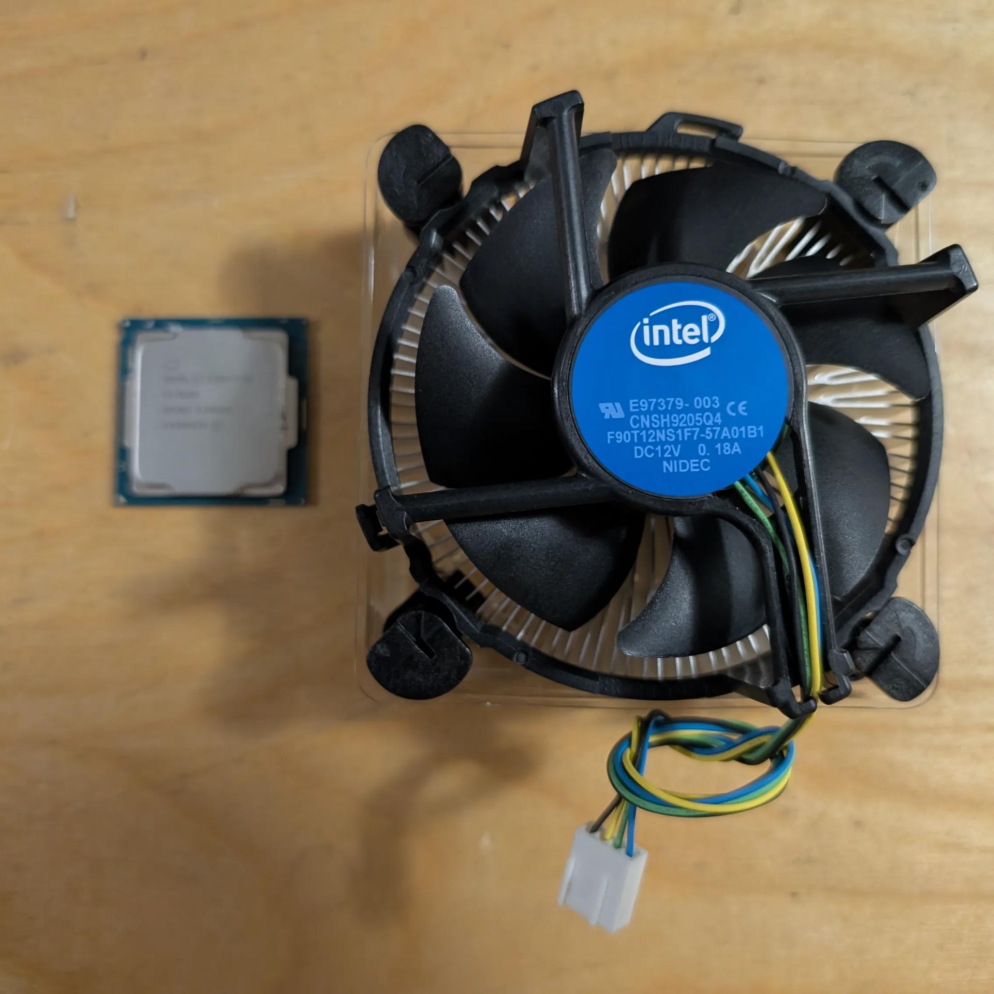 Intel Core i3 8100 + Intel stock cooler