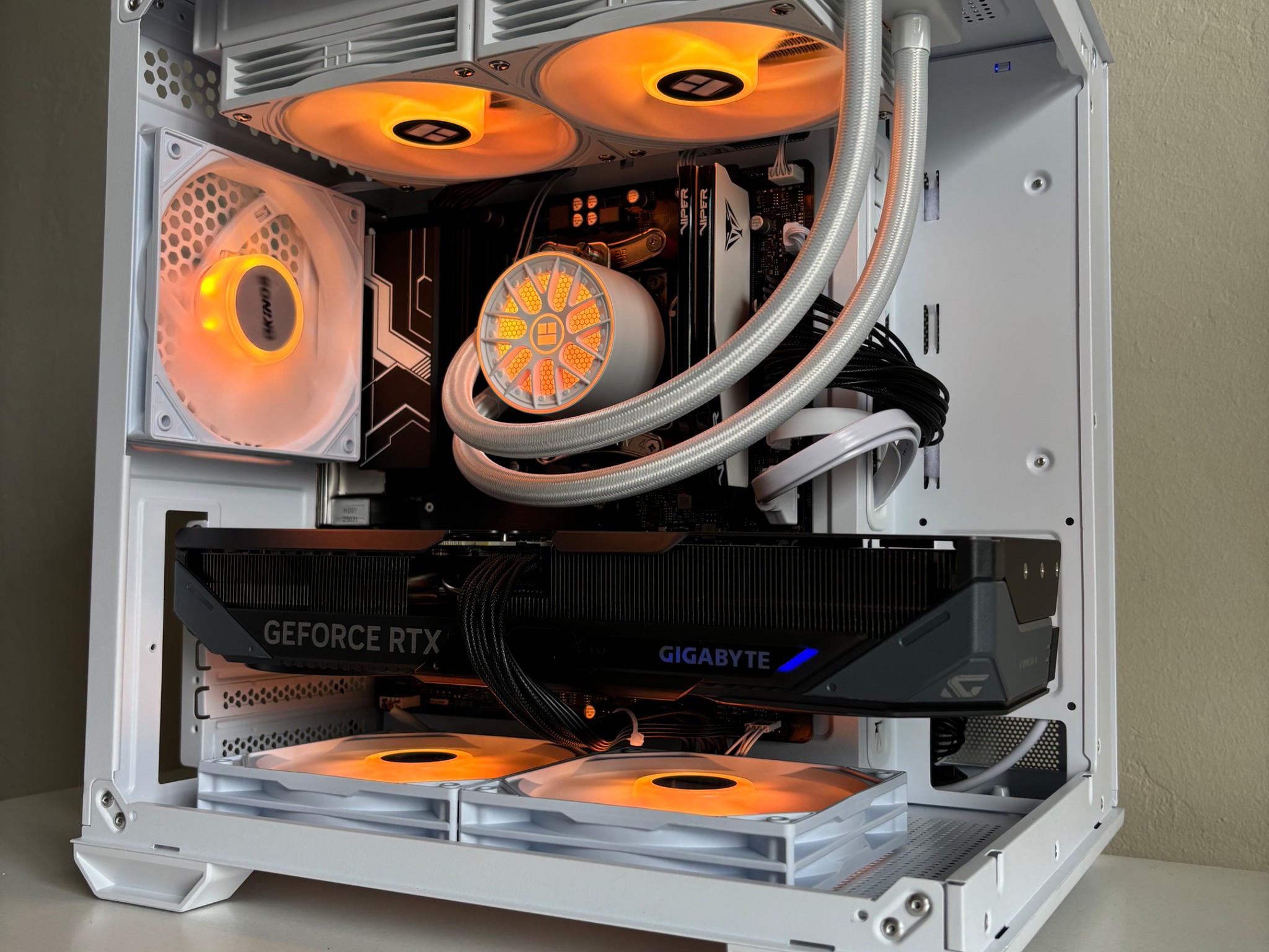 RTX 5070 | Ryzen 5 9600x | 32GB DDR5 | 1 TB NVME | 850w Gaming/Streaming PC