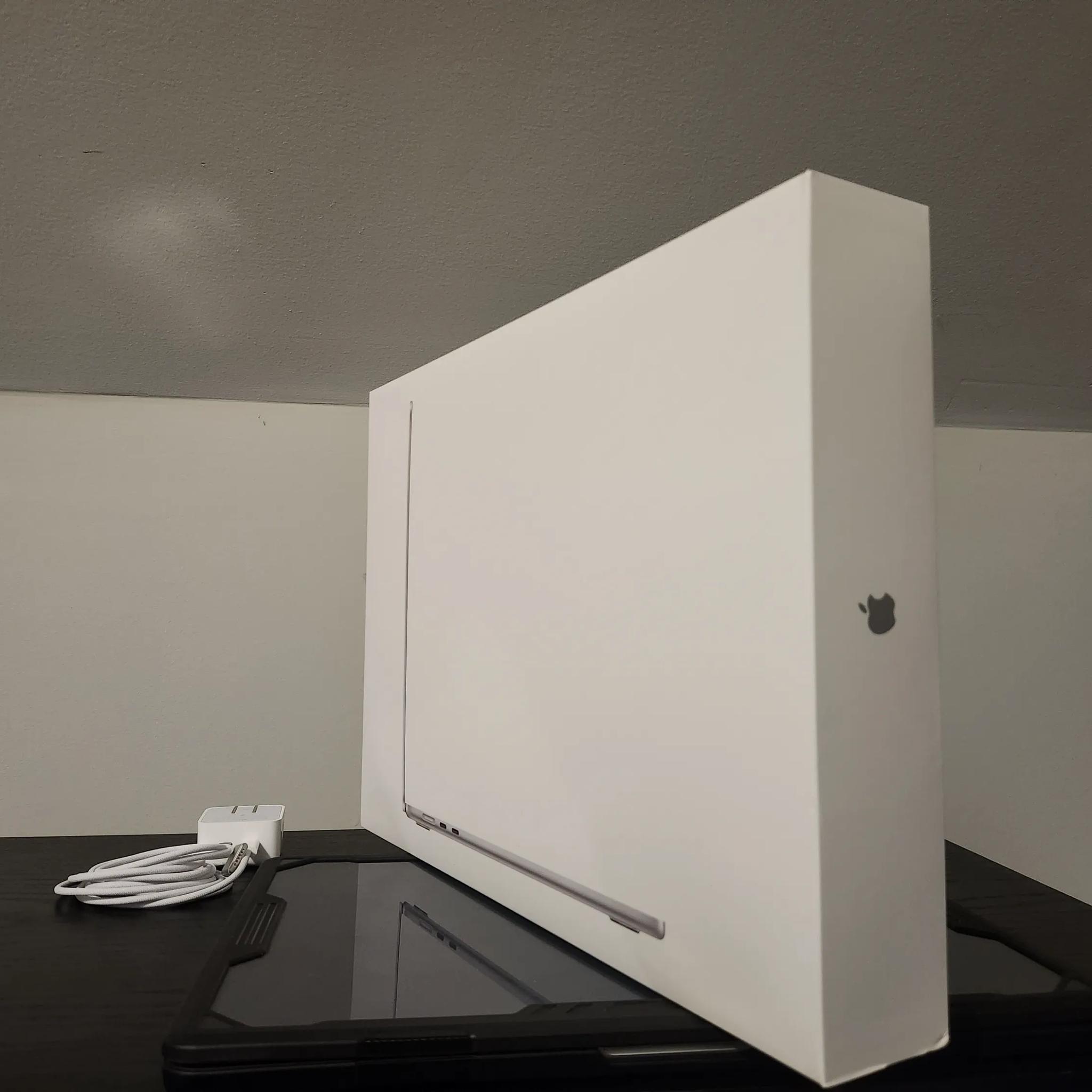 MacBook Air 15" M3 (2024): Maxed Out Powerhouse! 1TB SSD, 24GB RAM + Warranty!