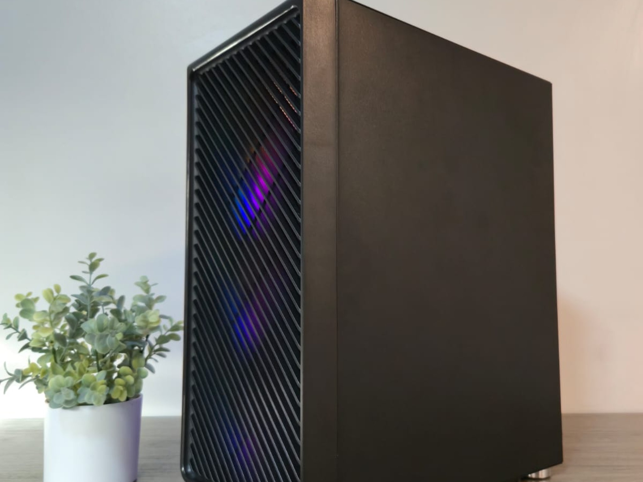 Black gaming pc, 5060 ti 8gb, 16gb ddr4, ryzen 5 5500