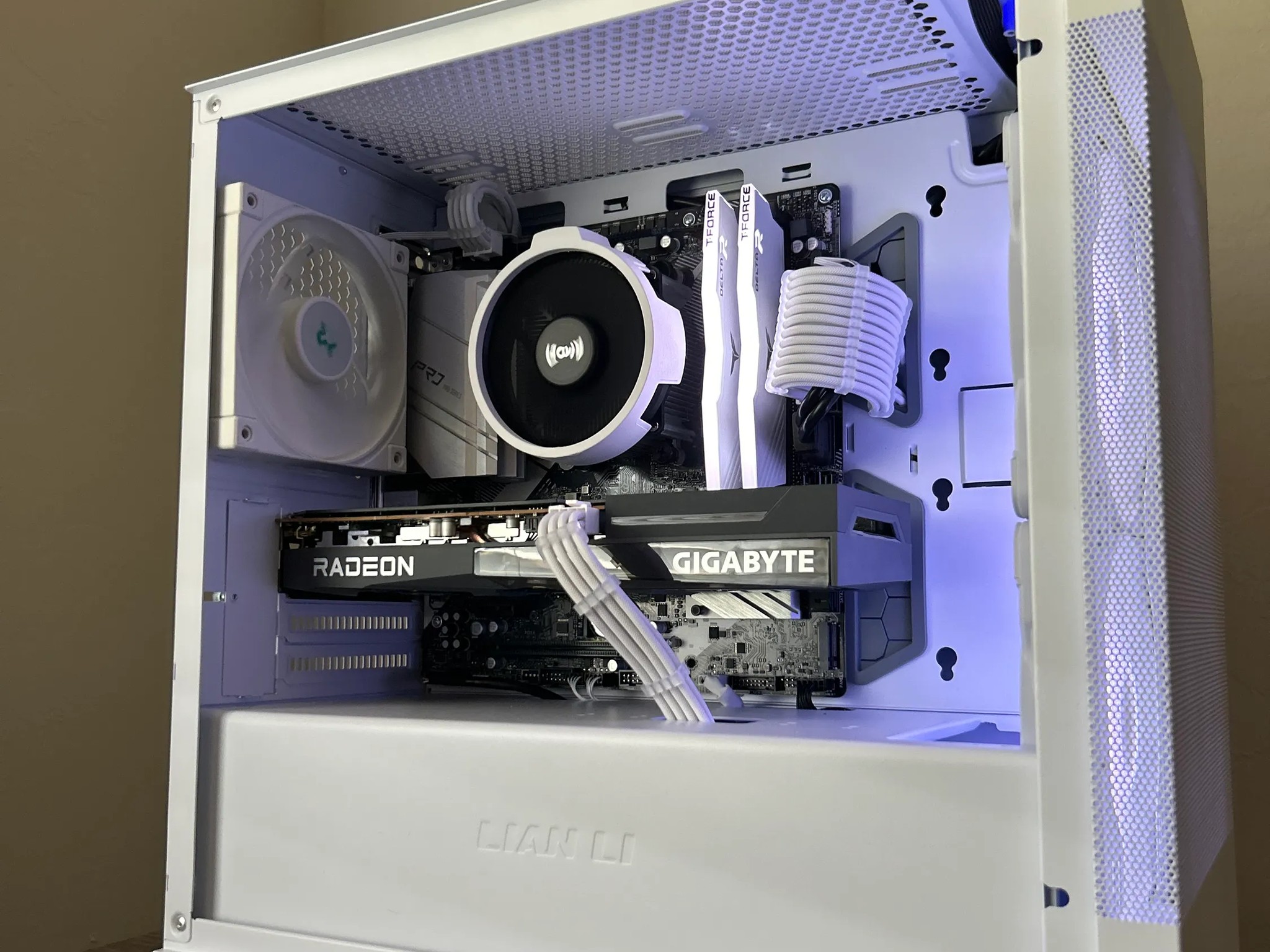 Ryzen 5 3600 | RX6600 | 16GB RAM | 500GB Gen 3 NVME