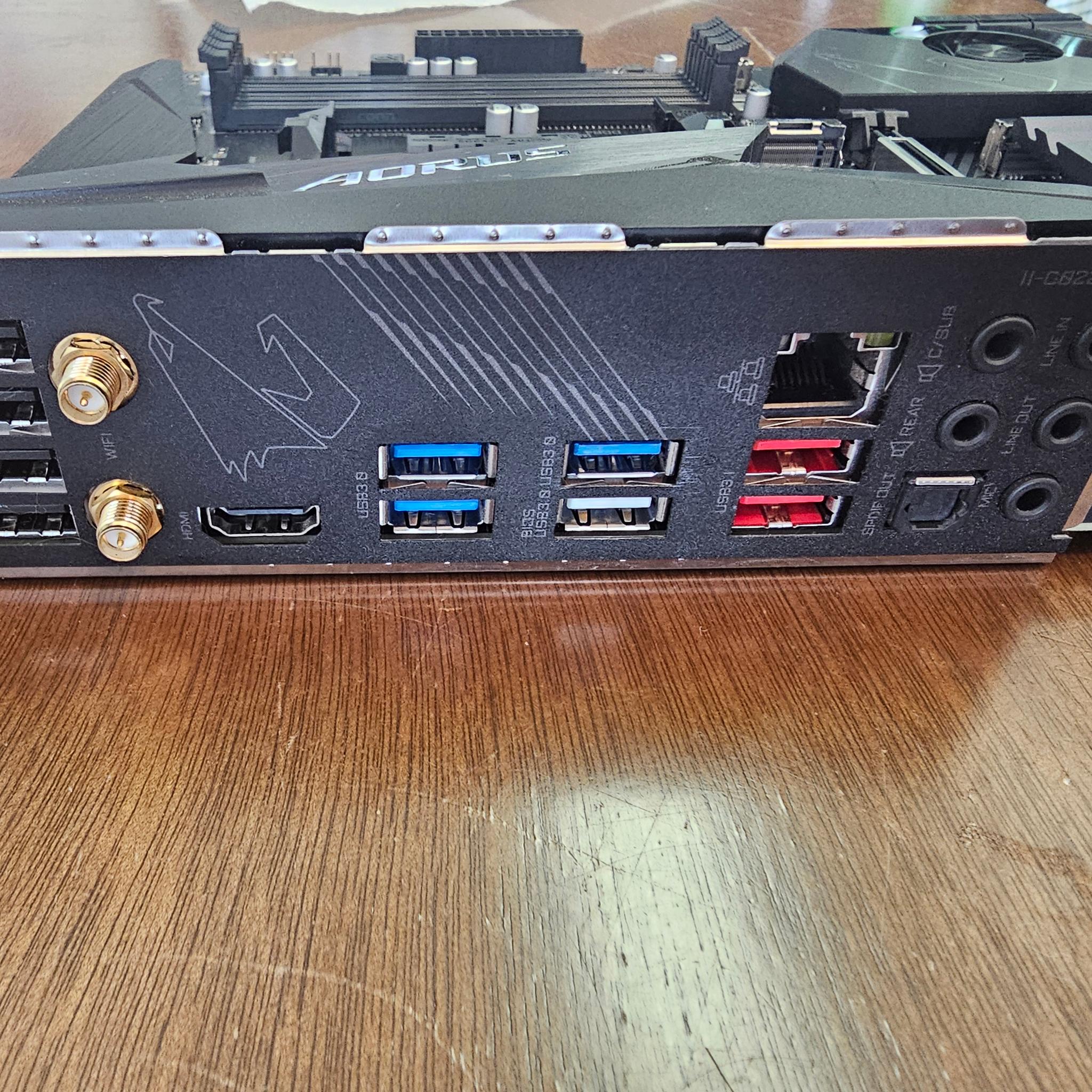 GIGABYTE X570 AORUS ELITE WIFI