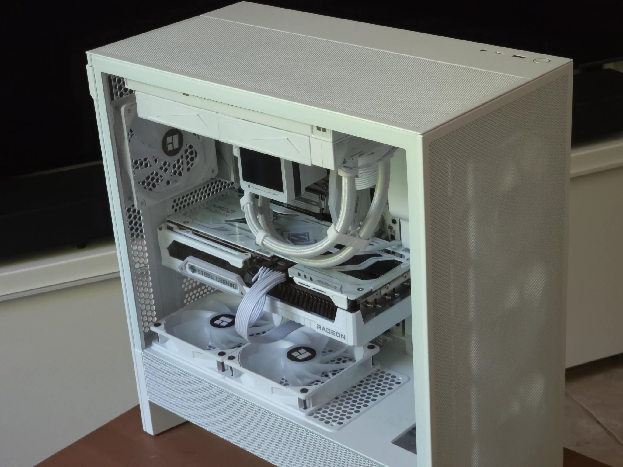 All AMD I All-White 4K Gaming PC | RX 9070 XT 16 GB |  Ryzen 7 7700X |32GB | 2TB | 2 Year Warranty