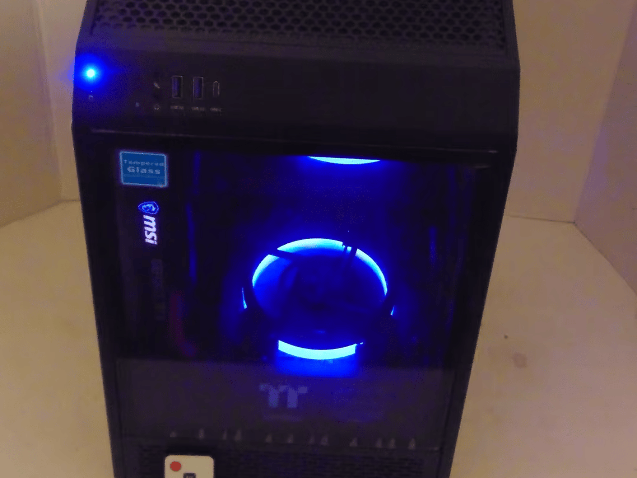 i7 8700 (RTX3050 8GB) 16GB DDR 4 256SSD 1TB Wifi WaterCooled RGB ThermalTake Tower 100
