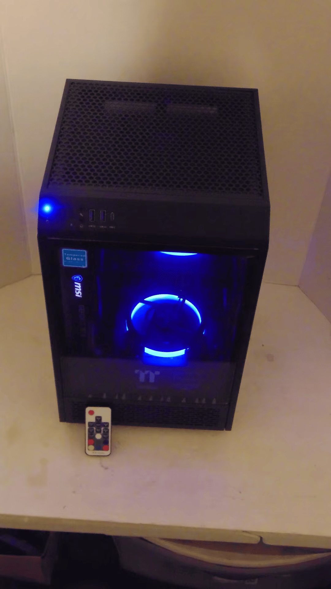 i7 8700 (RTX3050 8GB) 16GB DDR 4 256SSD 1TB Wifi WaterCooled RGB ThermalTake Tower 100