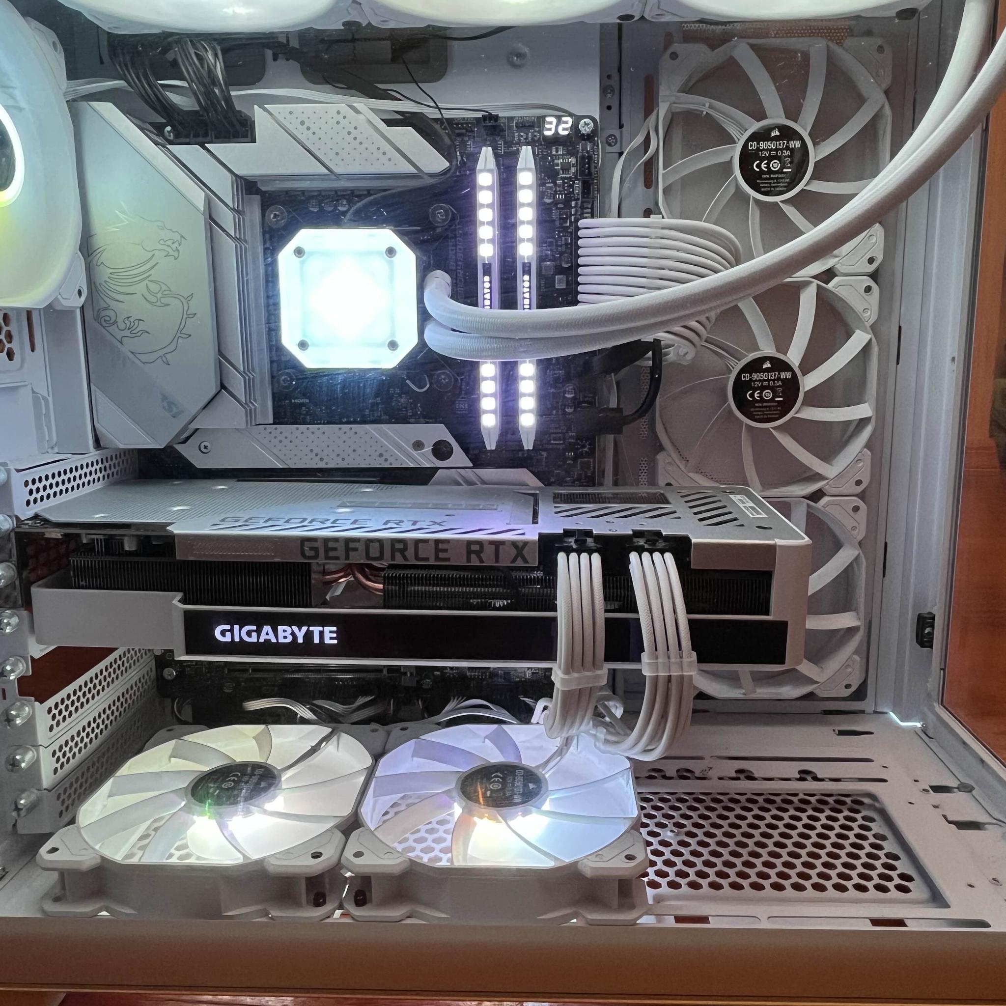 High End Corsair Gaming PC All White Build
