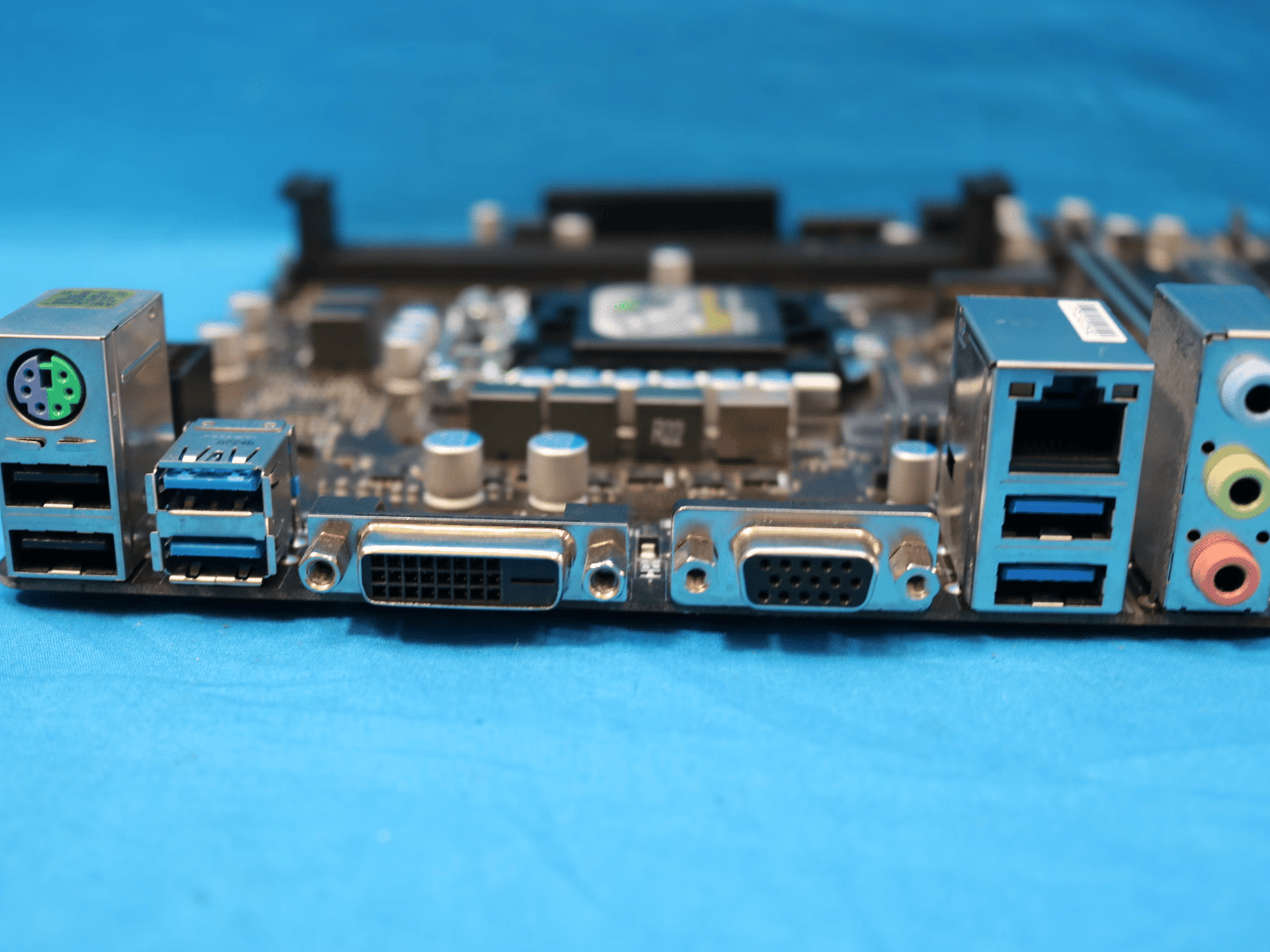 MSI B250M PRO-VD Intel LGA1151/Socket H4 DDR4 MicroATX Desktop Motherboard No I/O Shield