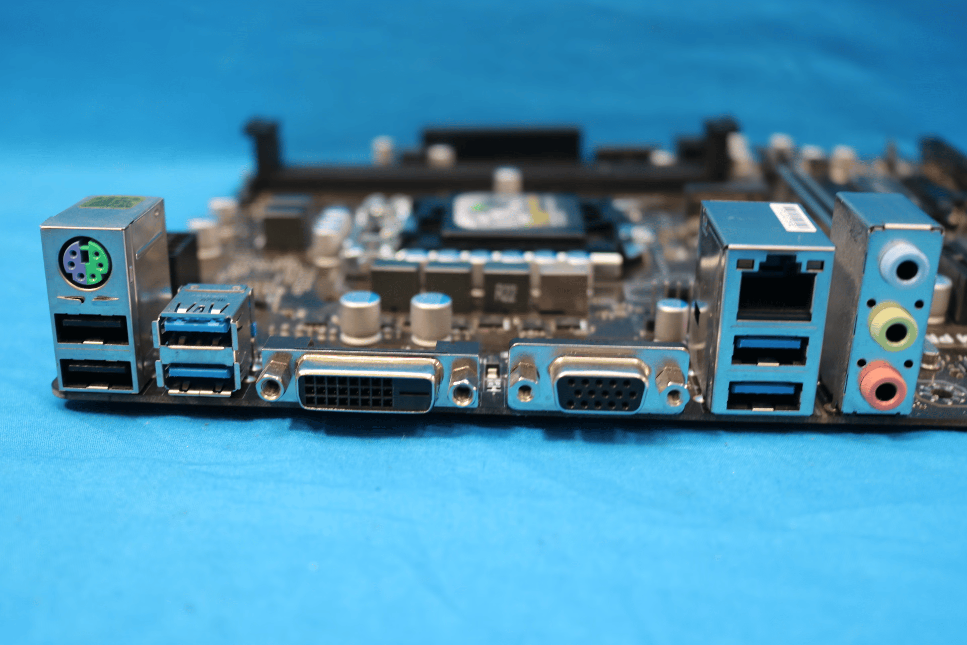 MSI B250M PRO-VD Intel LGA1151/Socket H4 DDR4 MicroATX Desktop Motherboard No I/O Shield