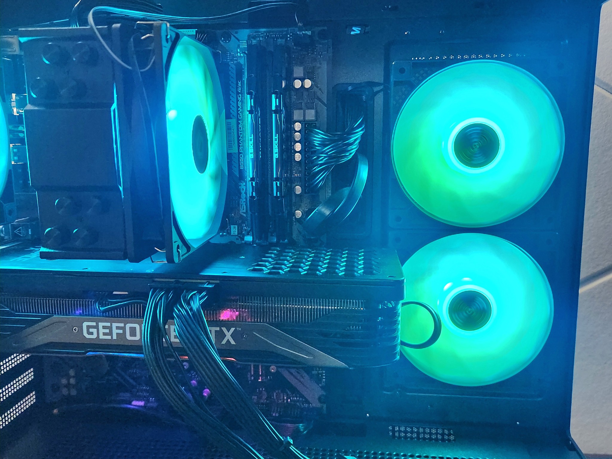 RTX 3070 | Ryzen 7 3700X | 16GB DDR4 | 256GB SSD + 1TB HDD | WIFI+BT | Windows 11