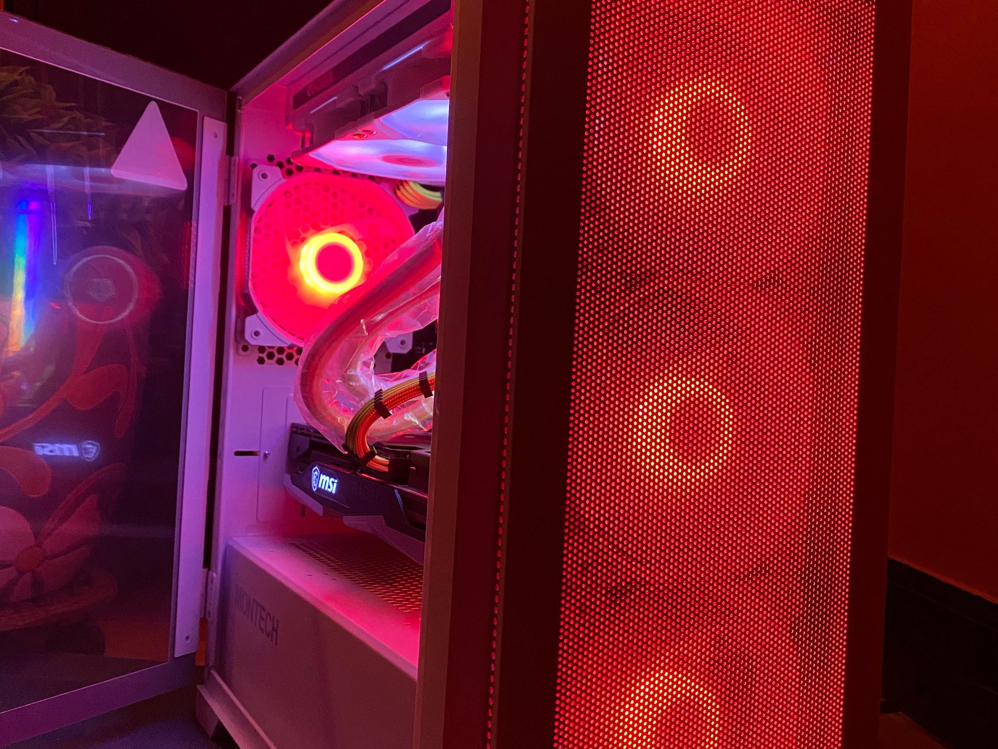 ホワイトドラゴン|RX 6650XT-Ryzen 5 5600X-16GB Corsair RGB RAM w/Over 2TB of Extra Storage 