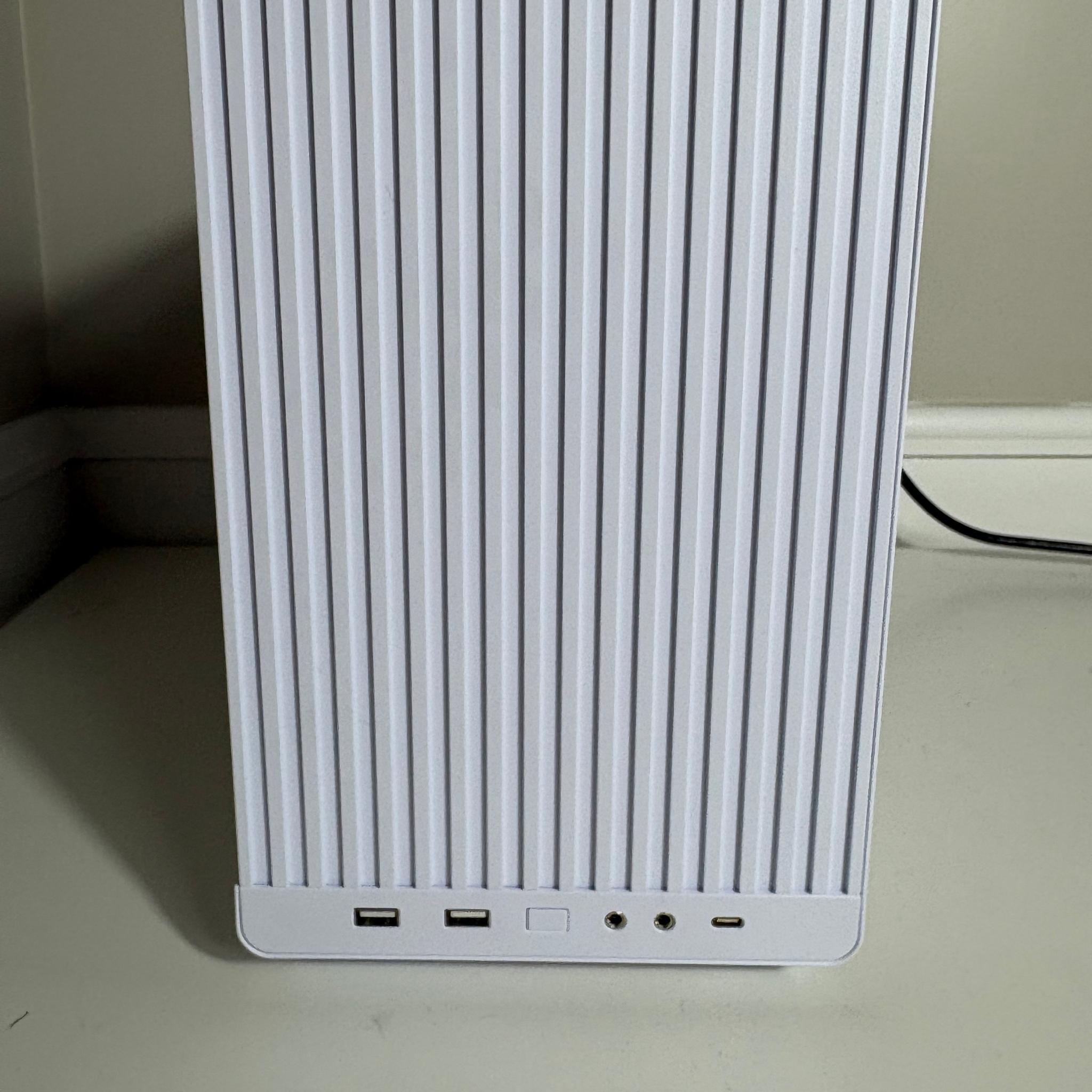 Clean SFF PC - Intel Core i7 9700, GTX 1660, 16GB DDR4, 512GB SSD