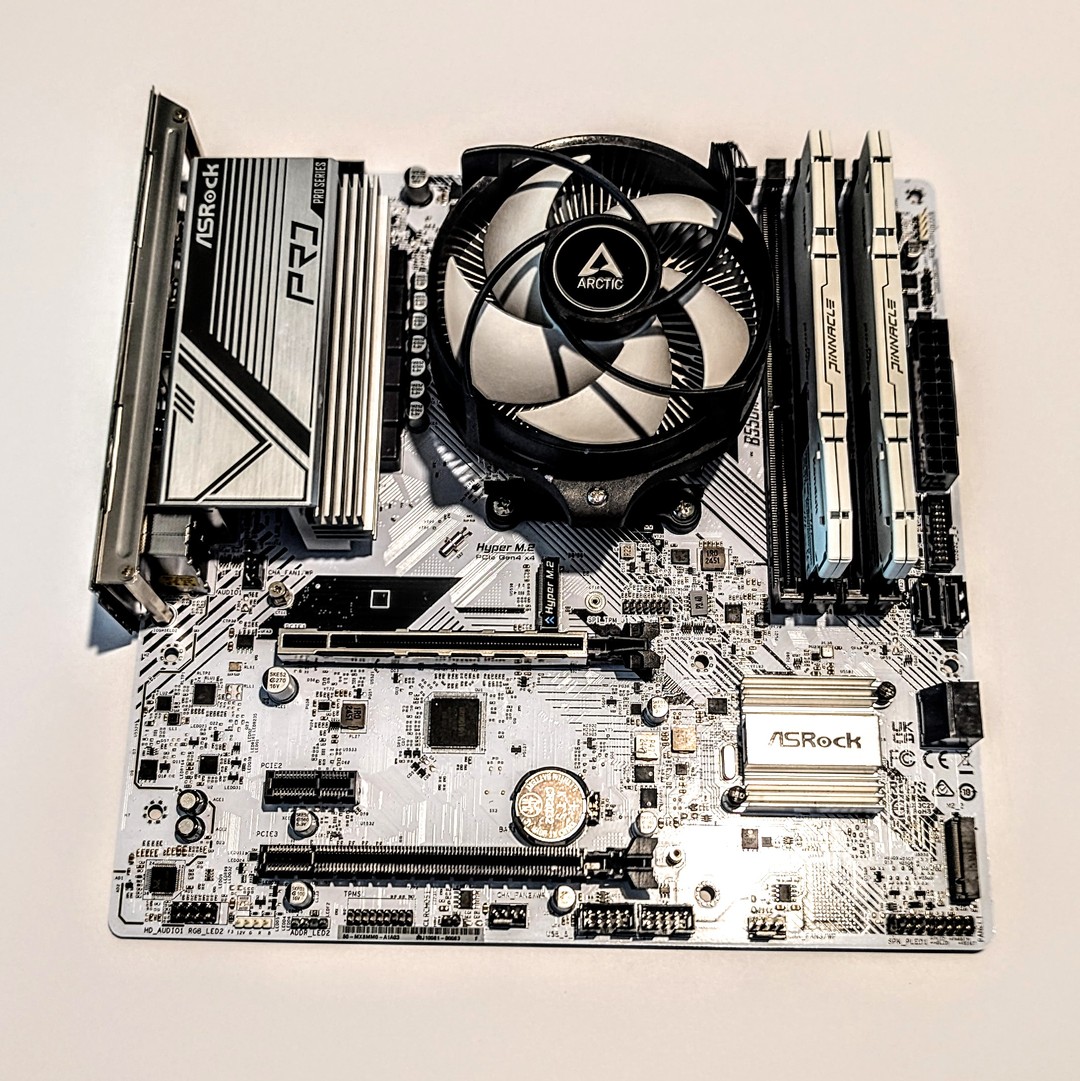 ASRock B550m Pro Se, Ryzen 5600, 32GB DDR4 3200Mhz, Upgraded Air