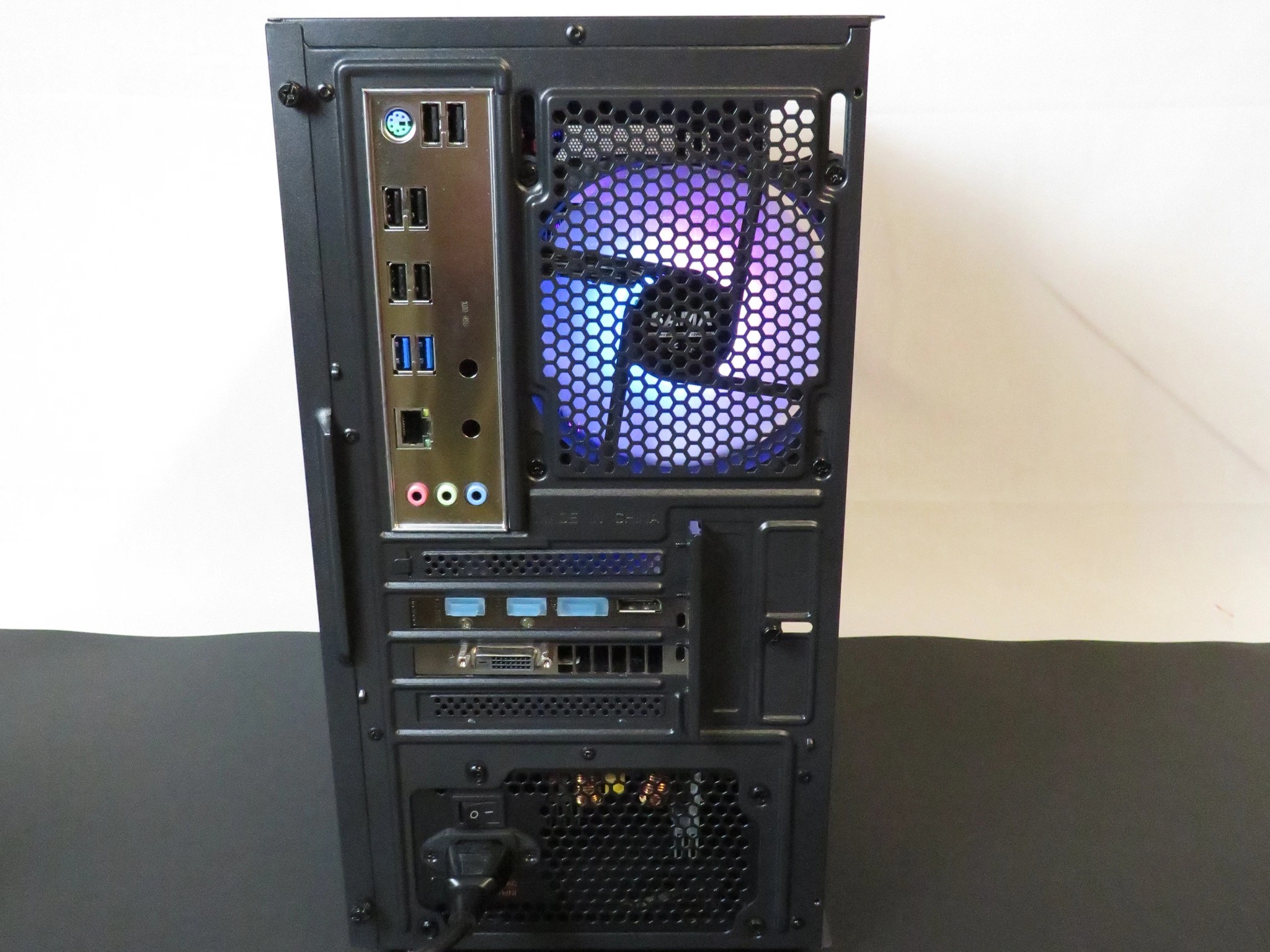 Low Cost GAMER Sapphire RX 580 + Intel Xeon E5-2640 v4 (10 cores 20 threads)