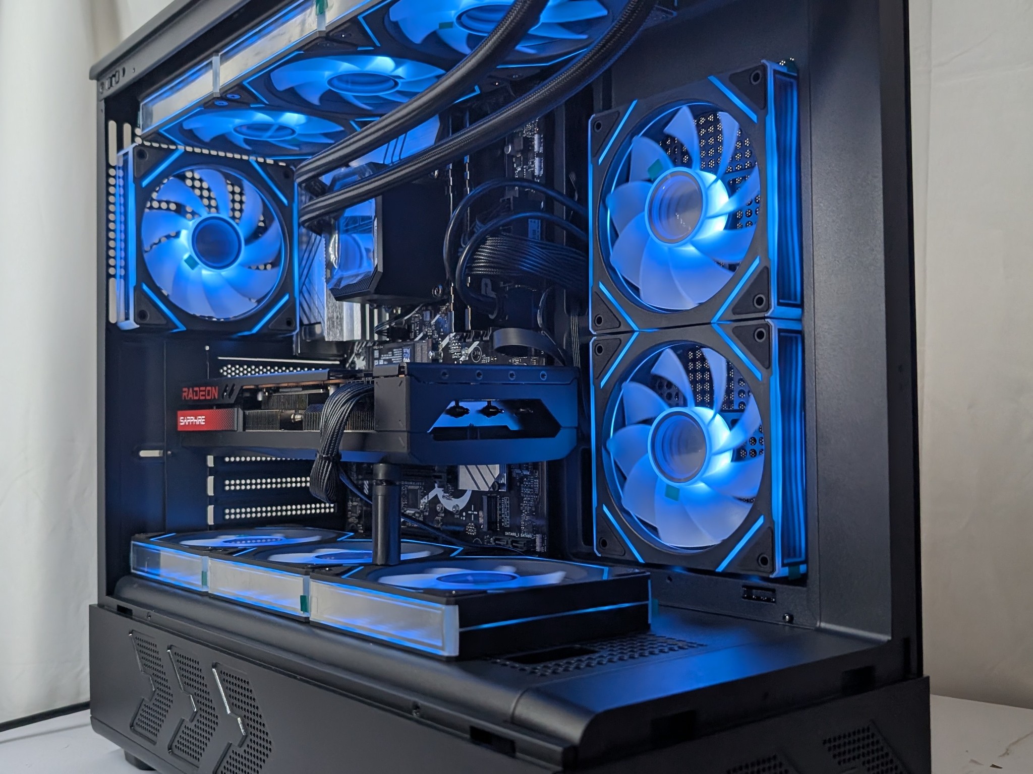 RX 7800XT | I5 12400F | 16GB DDR5 | 1TB NVME | 650W |
