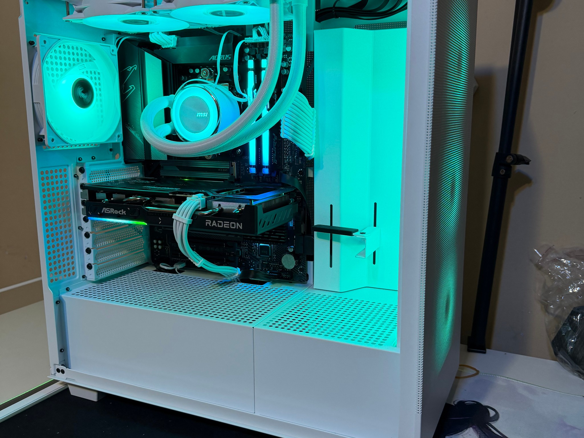 RX 9600 XT 16GB | Ryzen 5 9600X | 32GB RGB DDR5 | 1TB Gen4 NVMe | Custom-Built PC