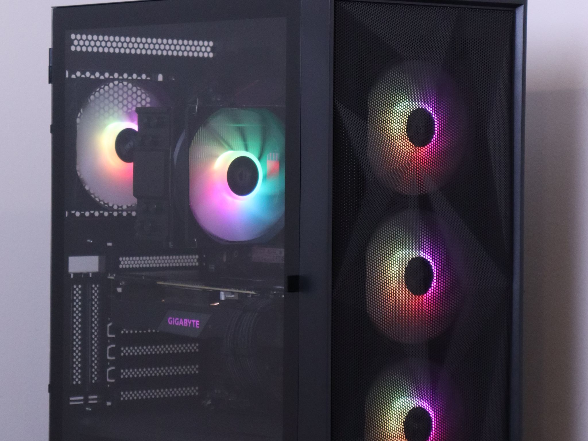 Black RGB Gaming PC | Ryzen 5 3600 - RTX 2070 Super - 1TB SSD