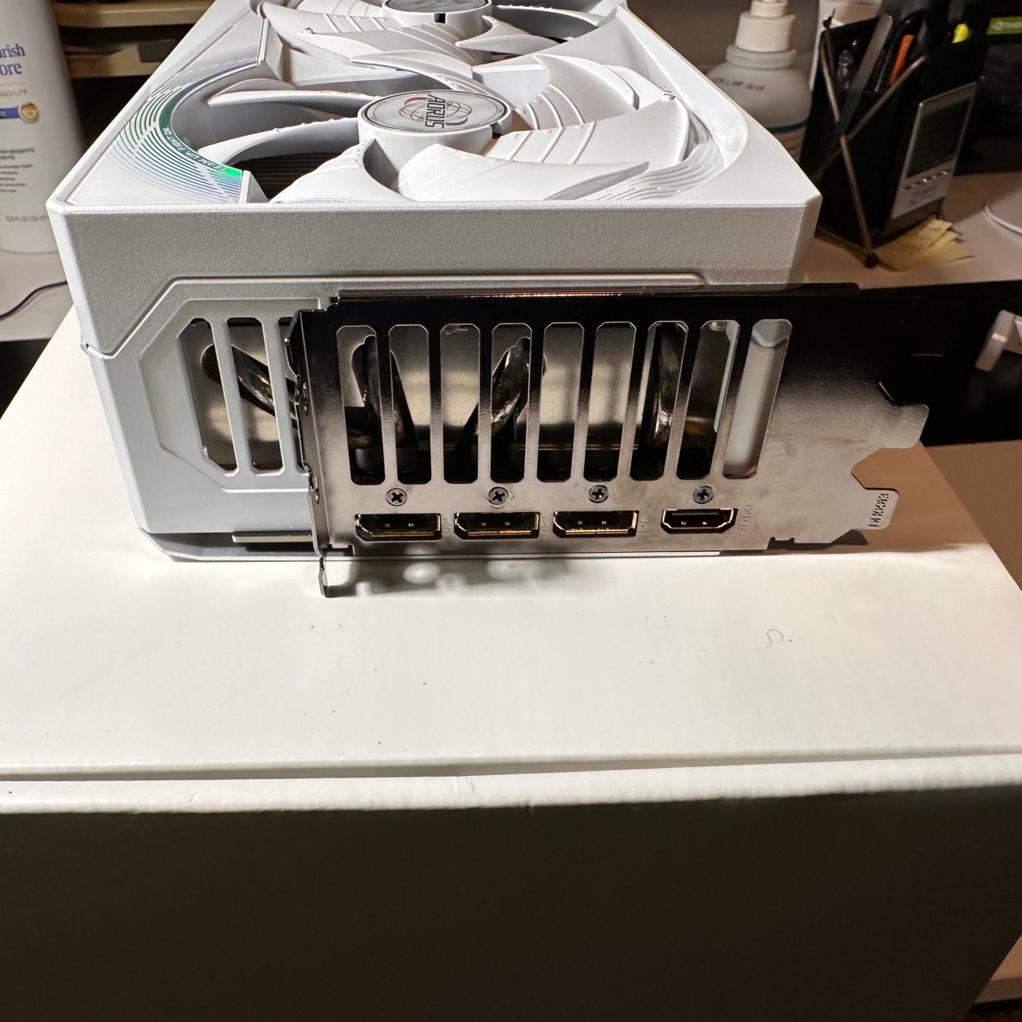 Gigabyte AORUS RTX 5080 Master Ice
