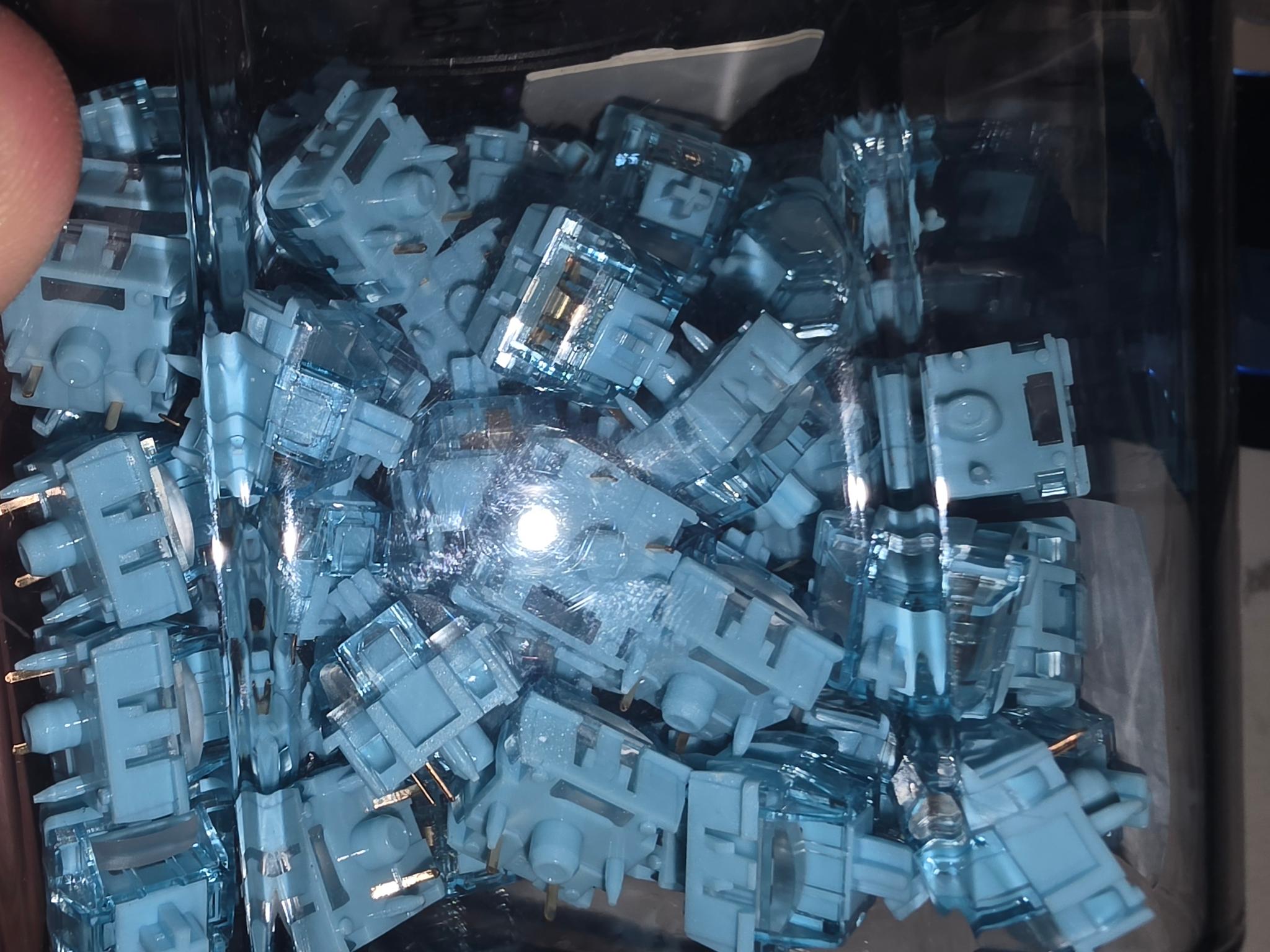 Akko v5 creamy blue tactile keyboard switches