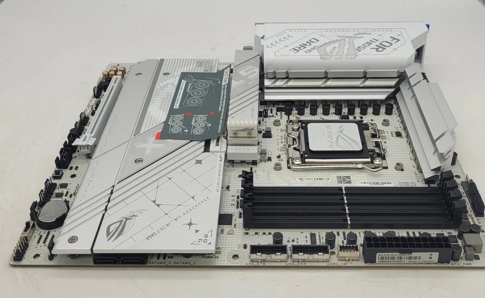 ASUS ROG STRIX X870A  GAMING WIFI + R9 7900X + 500GB NMVE AMD AM5 DDR5 PCIE 5.0