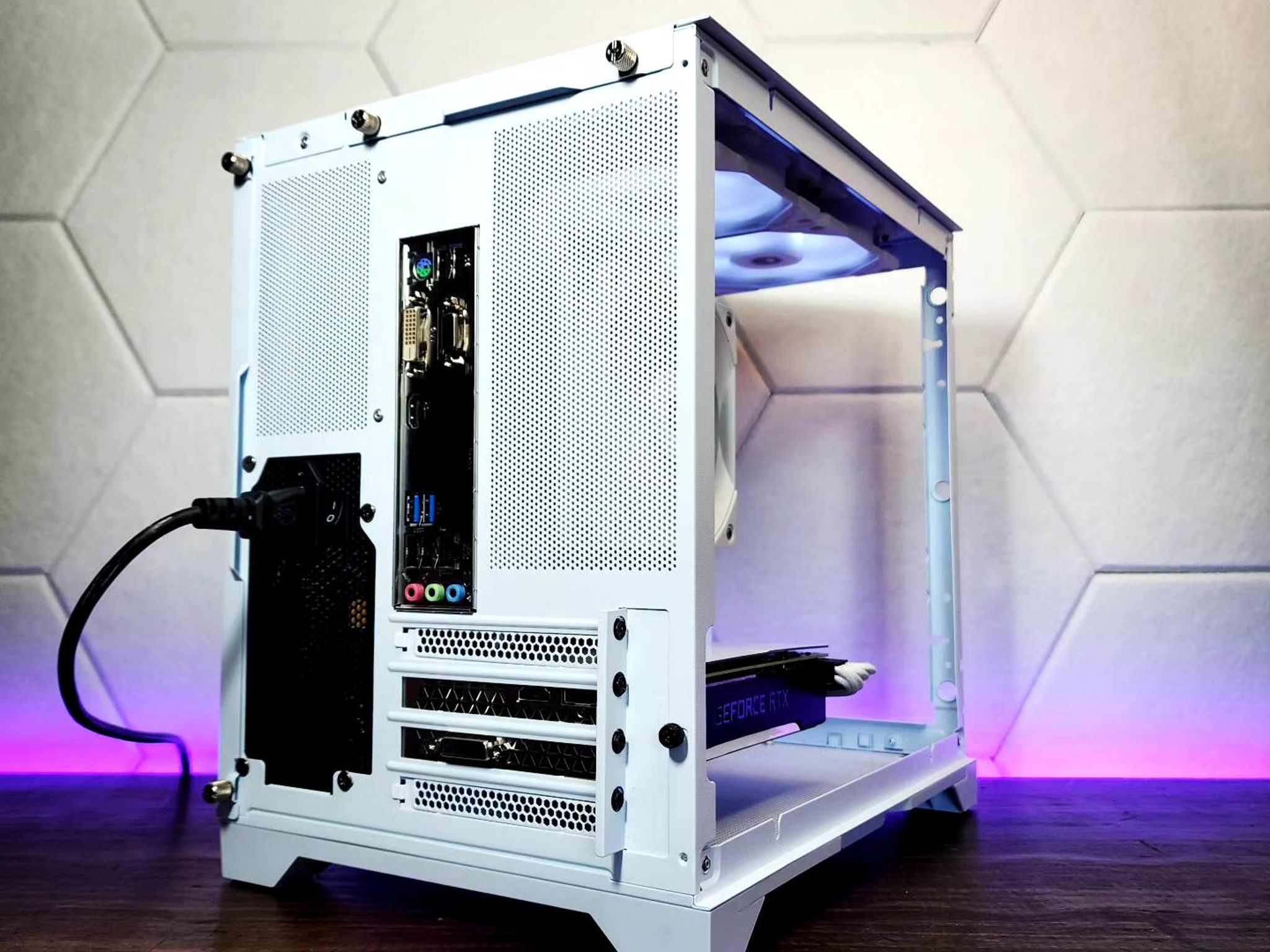 🤍💙🤍 RTX 2060 // Core i5 8500 // 16GB 3600MHz* // 1TB SSD
