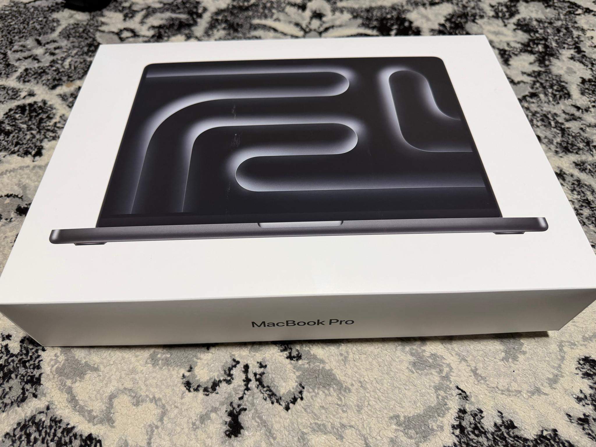 MacBook Pro M3 Pro - 18GB RAM - 512GB SSD - 14 inch - Black