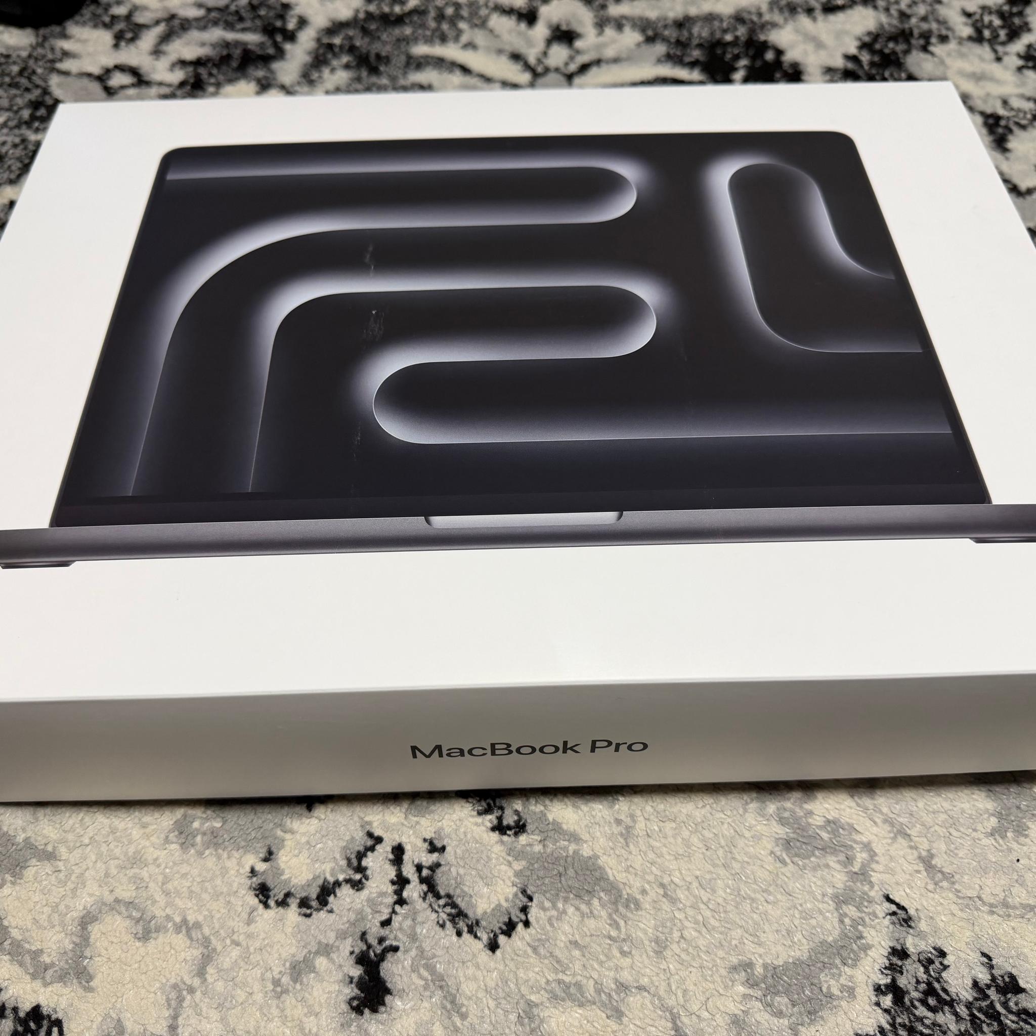 MacBook Pro M3 Pro - 18GB RAM - 512GB SSD - 14 inch - Black