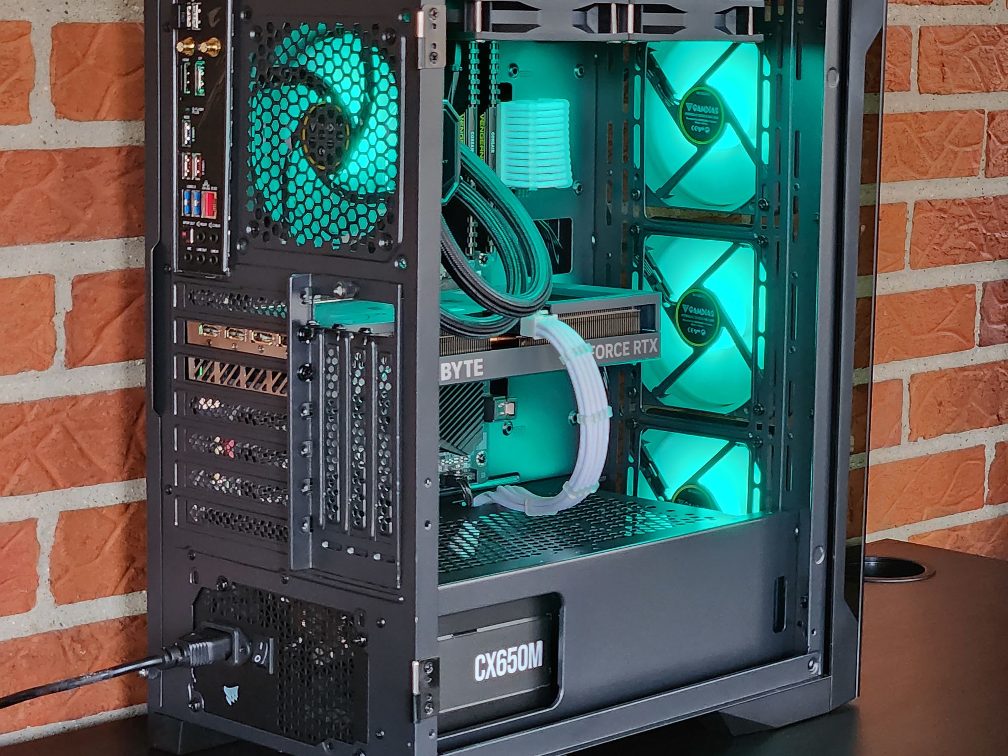 RTX 4060 Ti // RYZEN 5 5600G // 240MM AIO // 16GB RAM // 1TB SSD