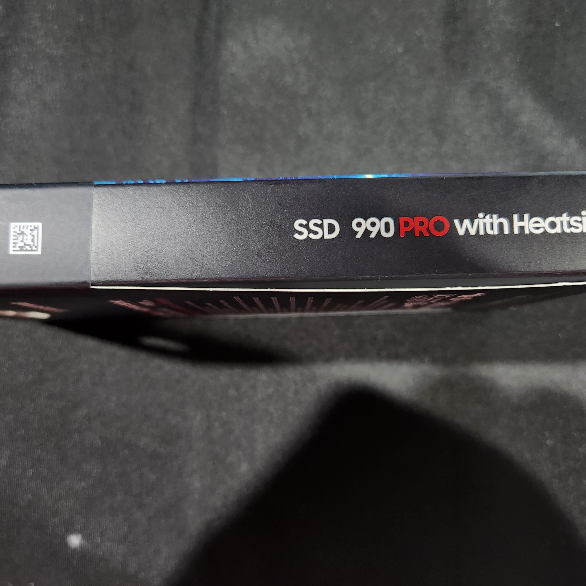 Samsung SSD 990 PRO with Heatsink 4TB, NVMe M.2, Up to 7,450MB/s