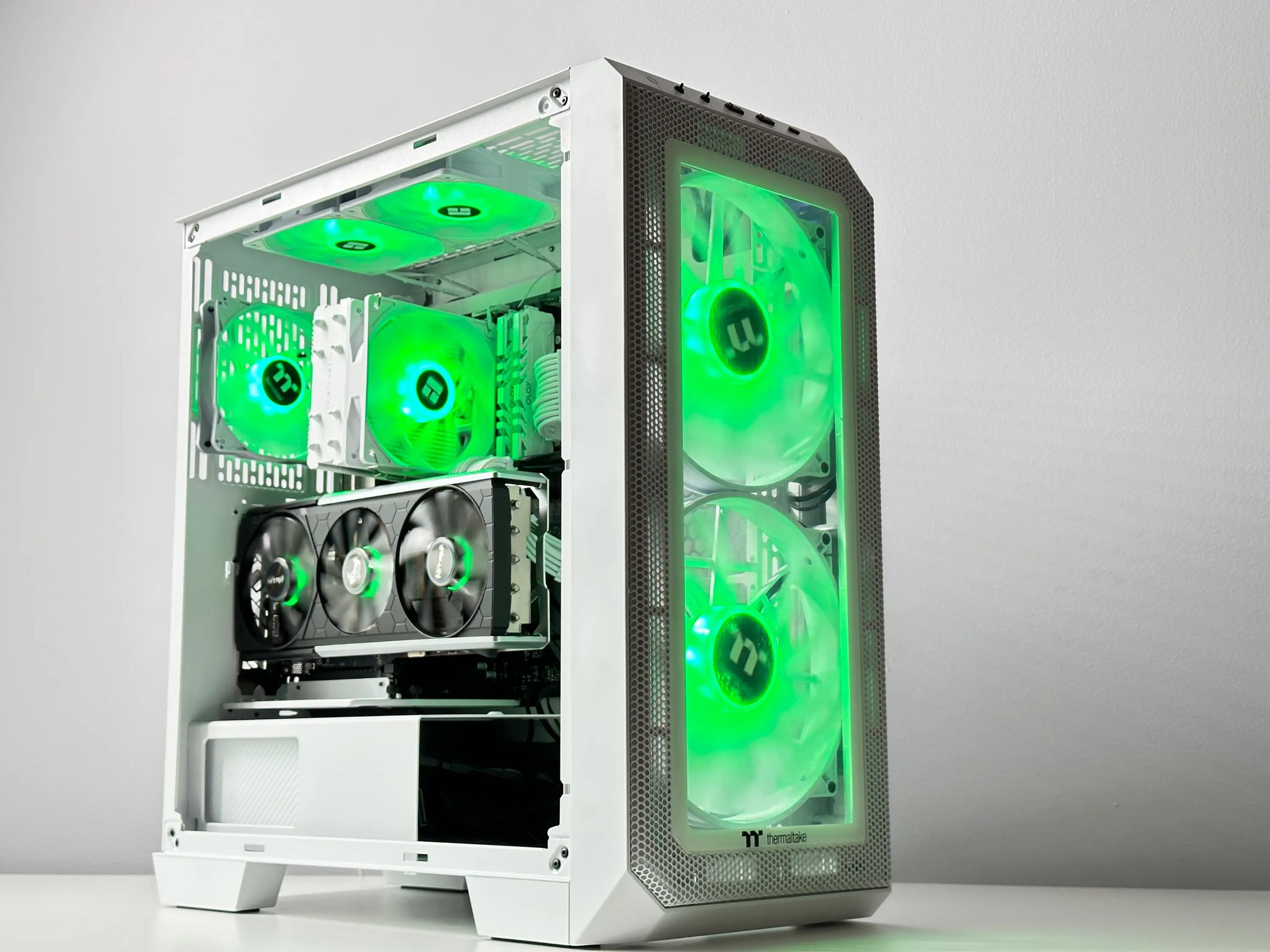 🌨️View 300🌨️AMD RX 5700 XT 8GB❄️Ryzen 5 5600X❄️16GB DDR4❄️1TB SSD NVME