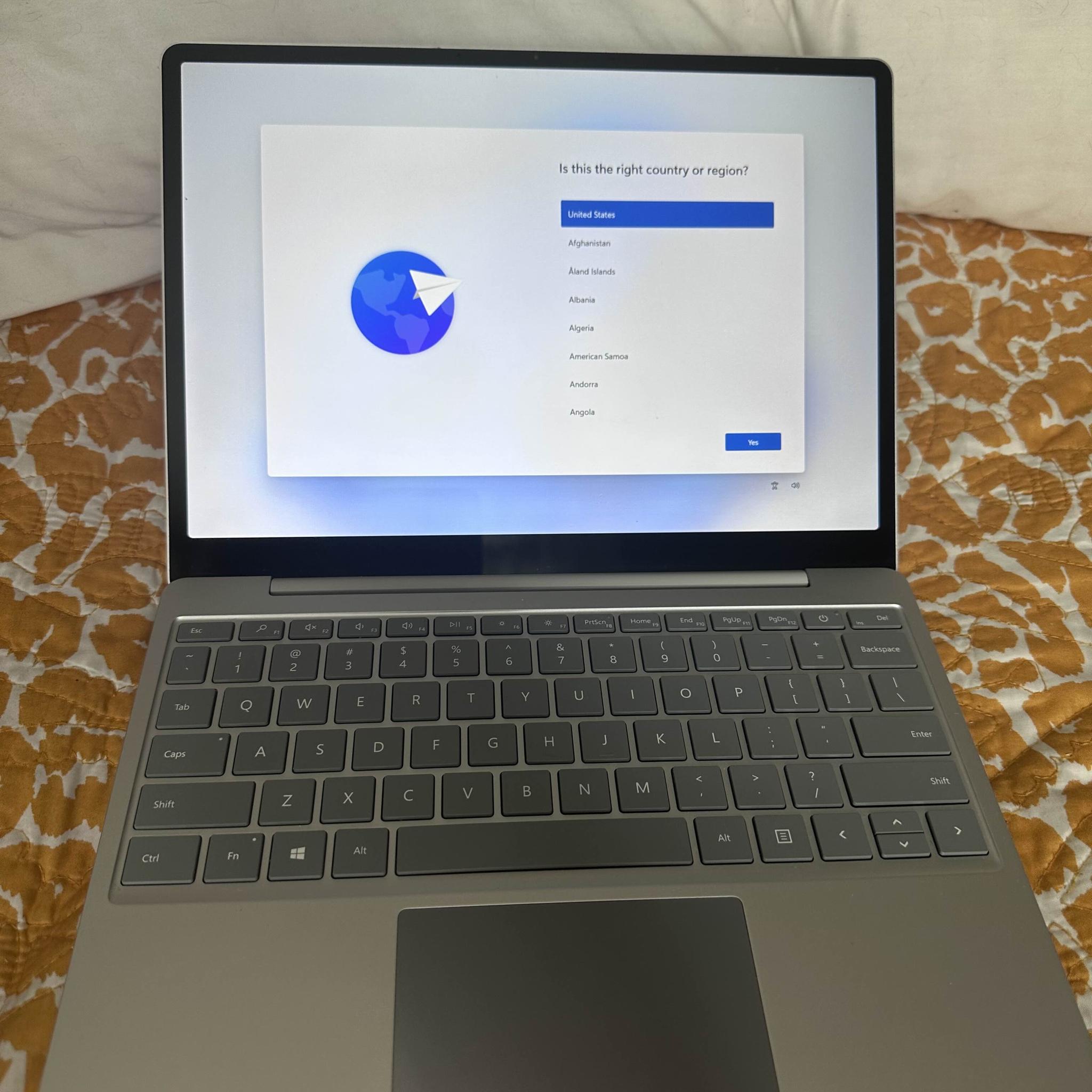 Microsoft Surface Laptop Go 12." i5 10th gen, 64gb SSD, 4gb RAM, Win 11