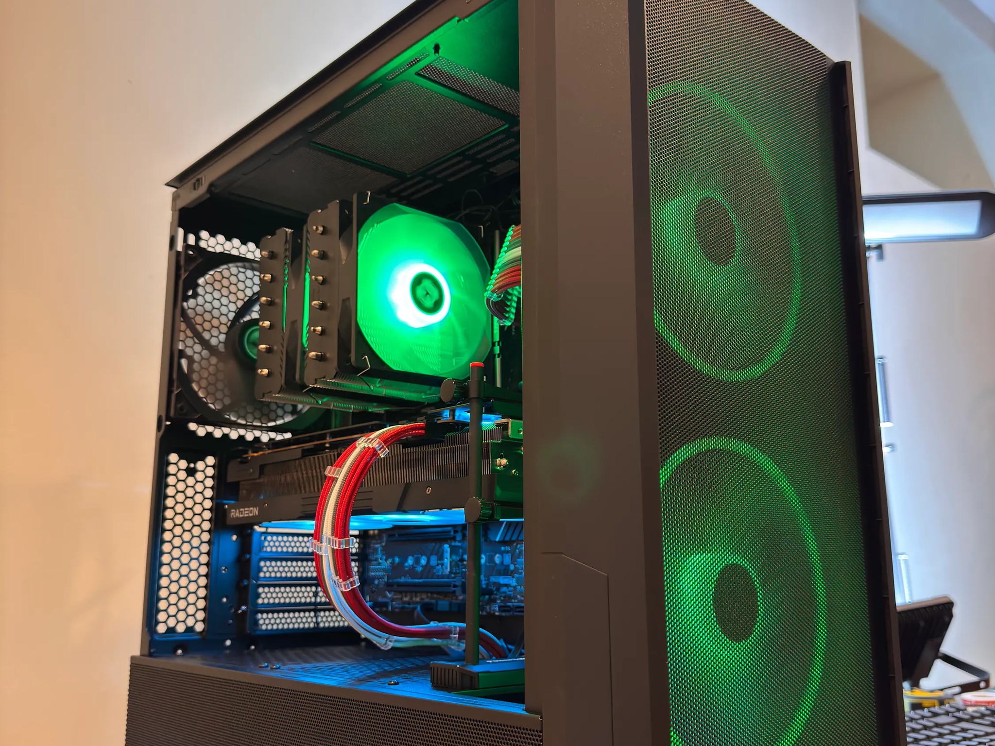 Top Of The Line AMD || RX 7900XTX 24 GB, i5-12600KF, 32 GB DDR4 RAM, 2 TB NVME SSD, WiFi, Windows 11