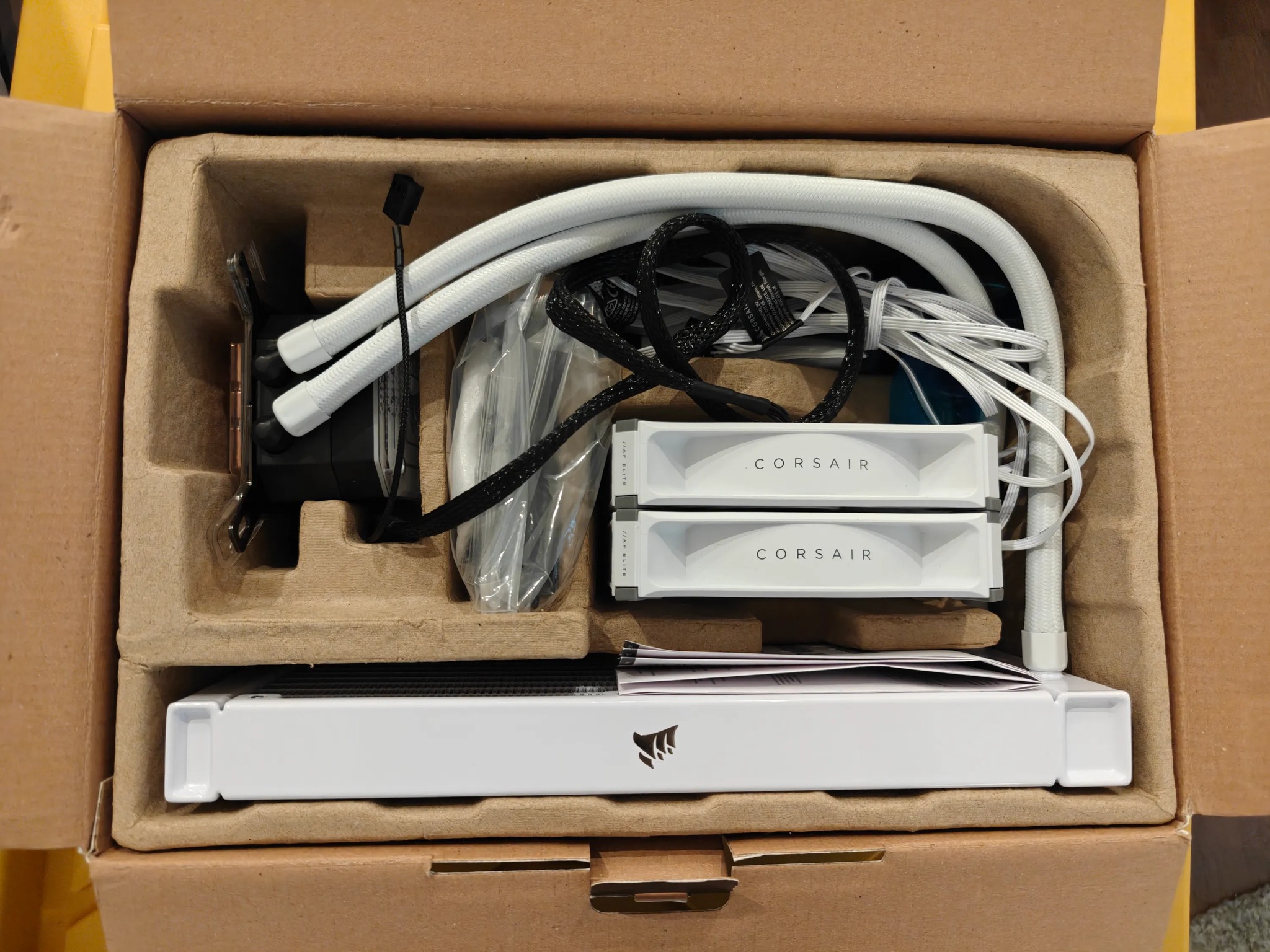 Corsair iCUE H100i ELITE CAPELLIX XT Liquid CPU Cooler White - CW-9060072-WW