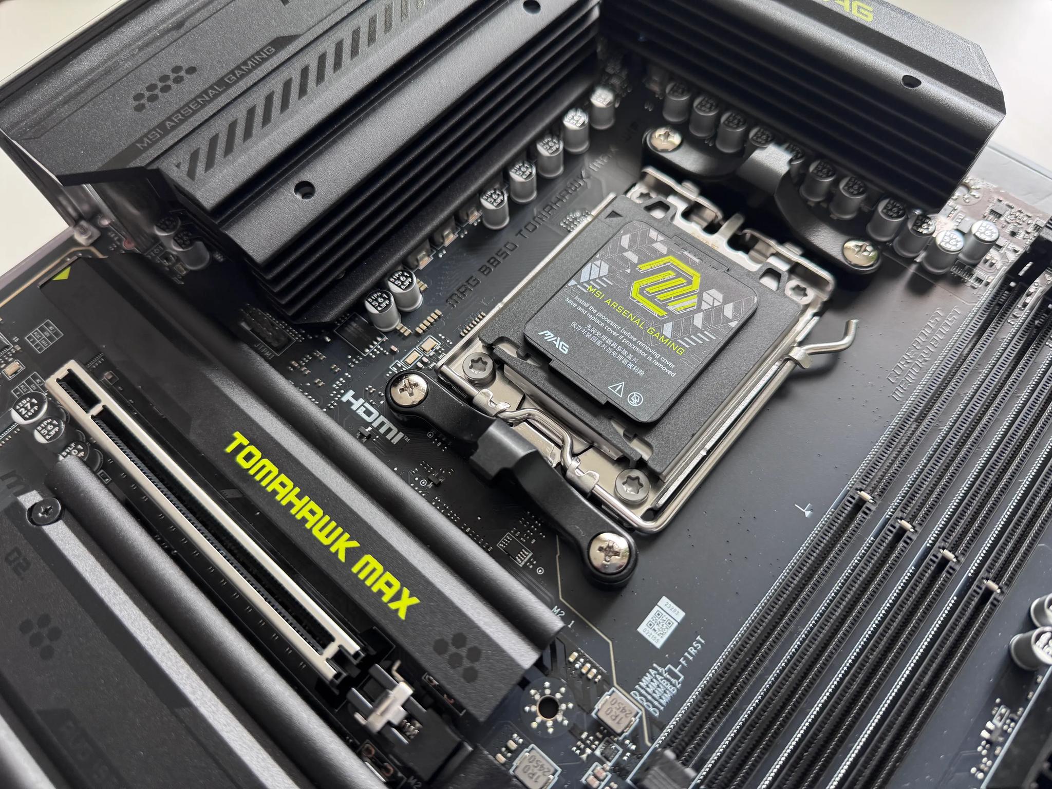 MSI - MAG B850 TOMAHAWK MAX Wi-Fi