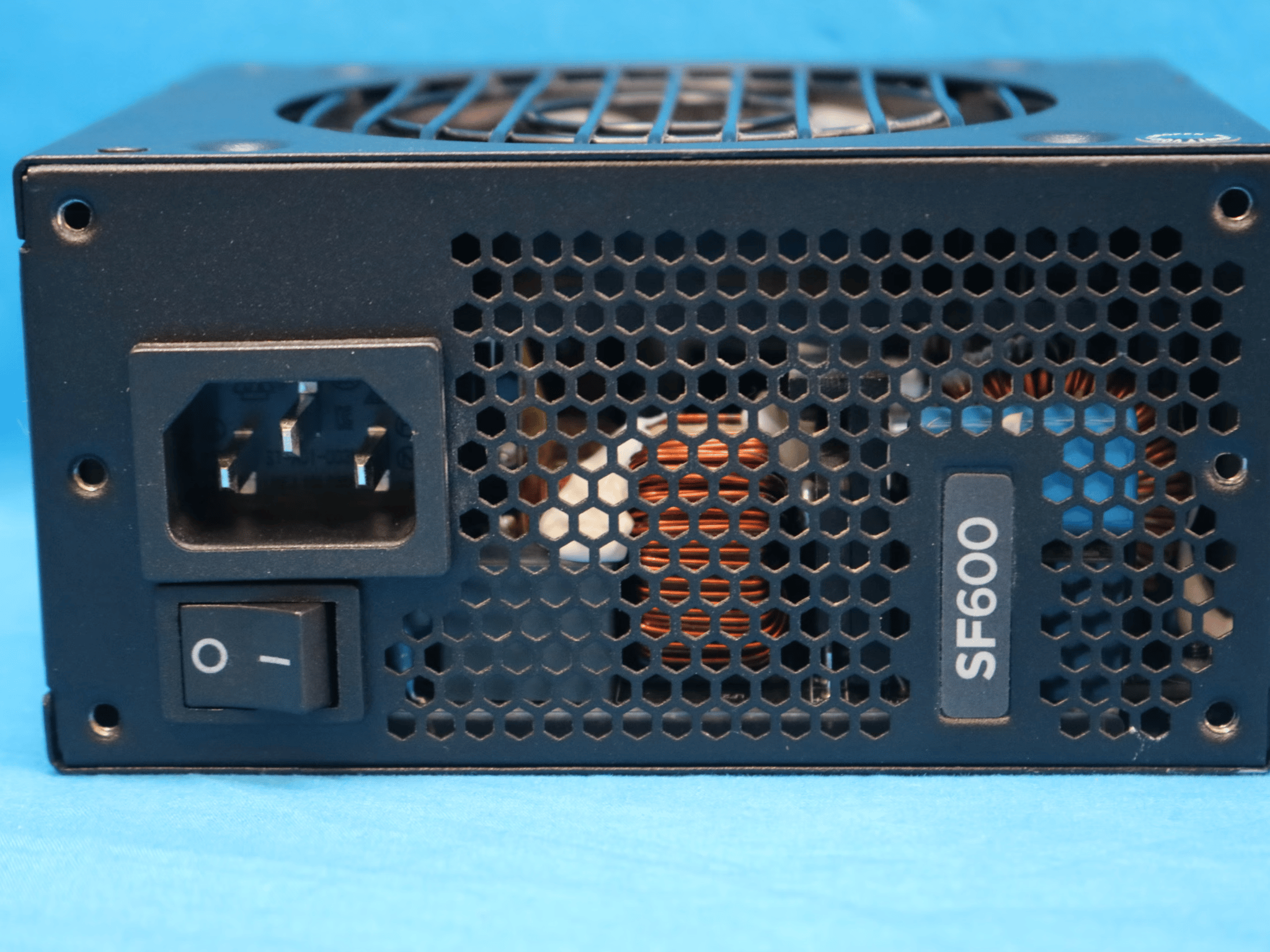 Corsair SF600 600W 80 PLUS Gold Fully-Modular SFX Desktop Power Supply CP-9020105 RPS0026