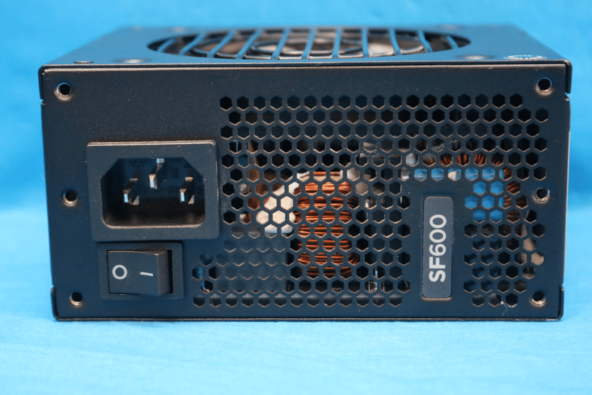 Corsair SF600 600W 80 PLUS Gold Fully-Modular SFX Desktop Power Supply CP-9020105 RPS0026