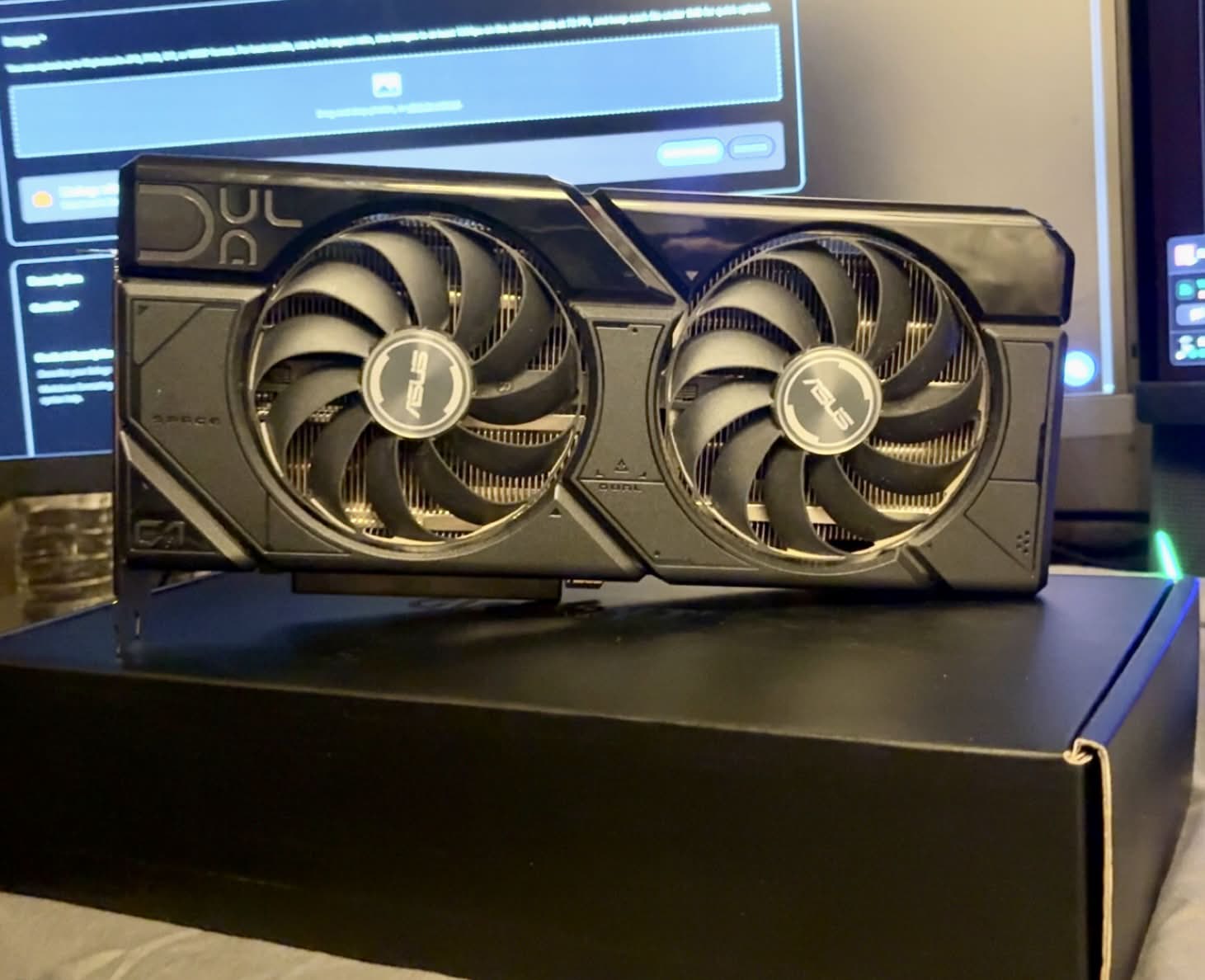 ASUS DUAL OC Radeon RX 7800 XT