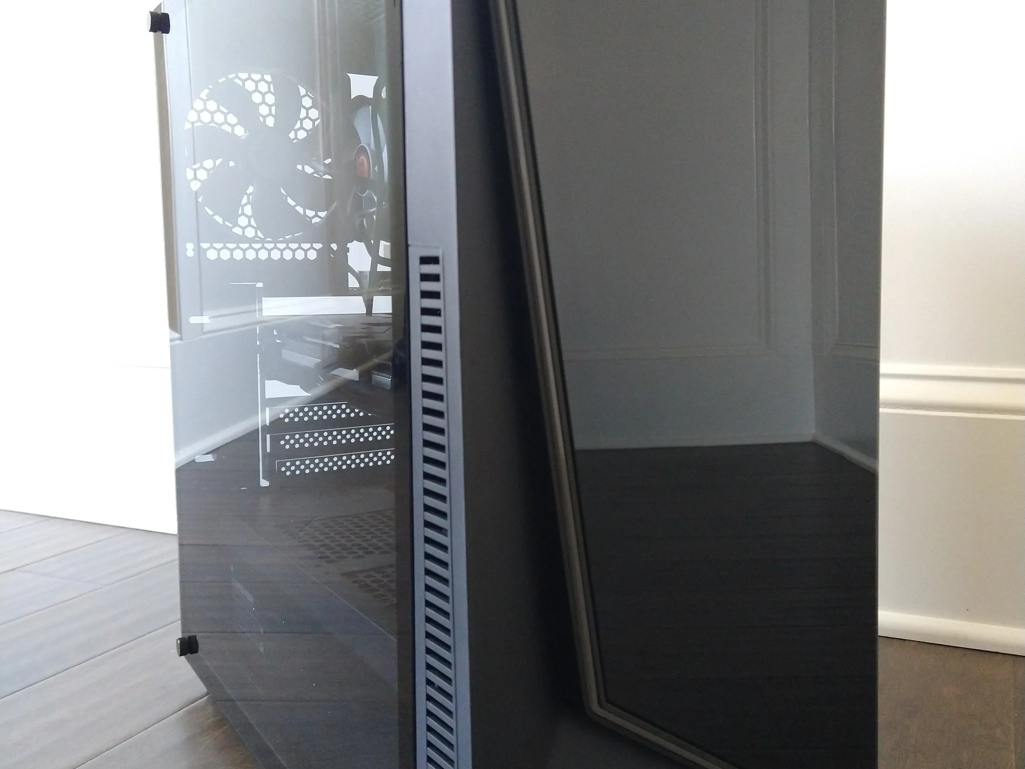 Gaming Desktop PC - RX 580 + Intel i5-3330 - 16GB RAM - 512GB SSD - Windows 10 - RGB Case