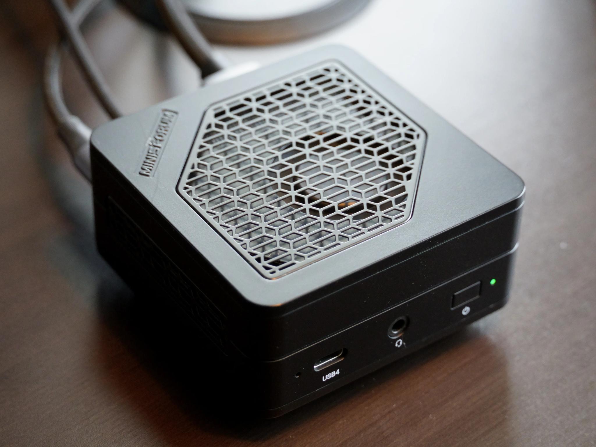 Minisforum EM680 Pocket PC Ryzen 7 6800U