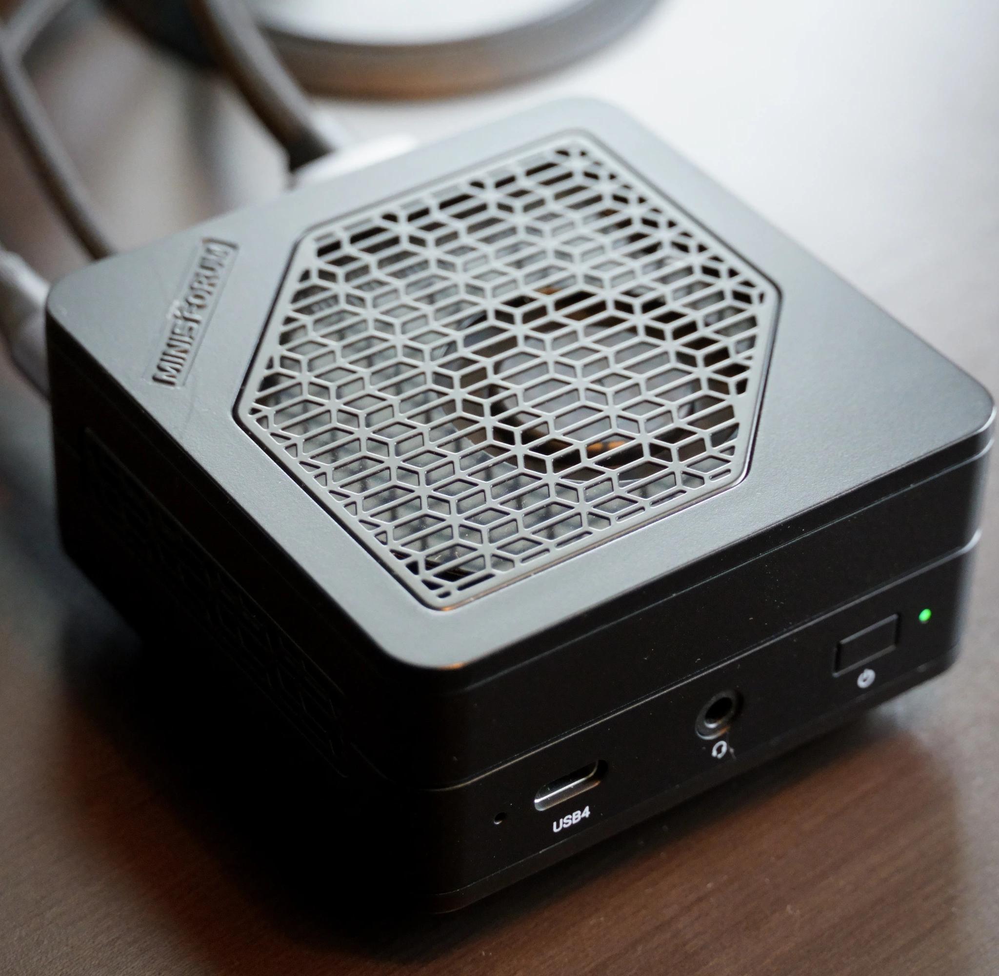 Minisforum EM680 Pocket PC Ryzen 7 6800U