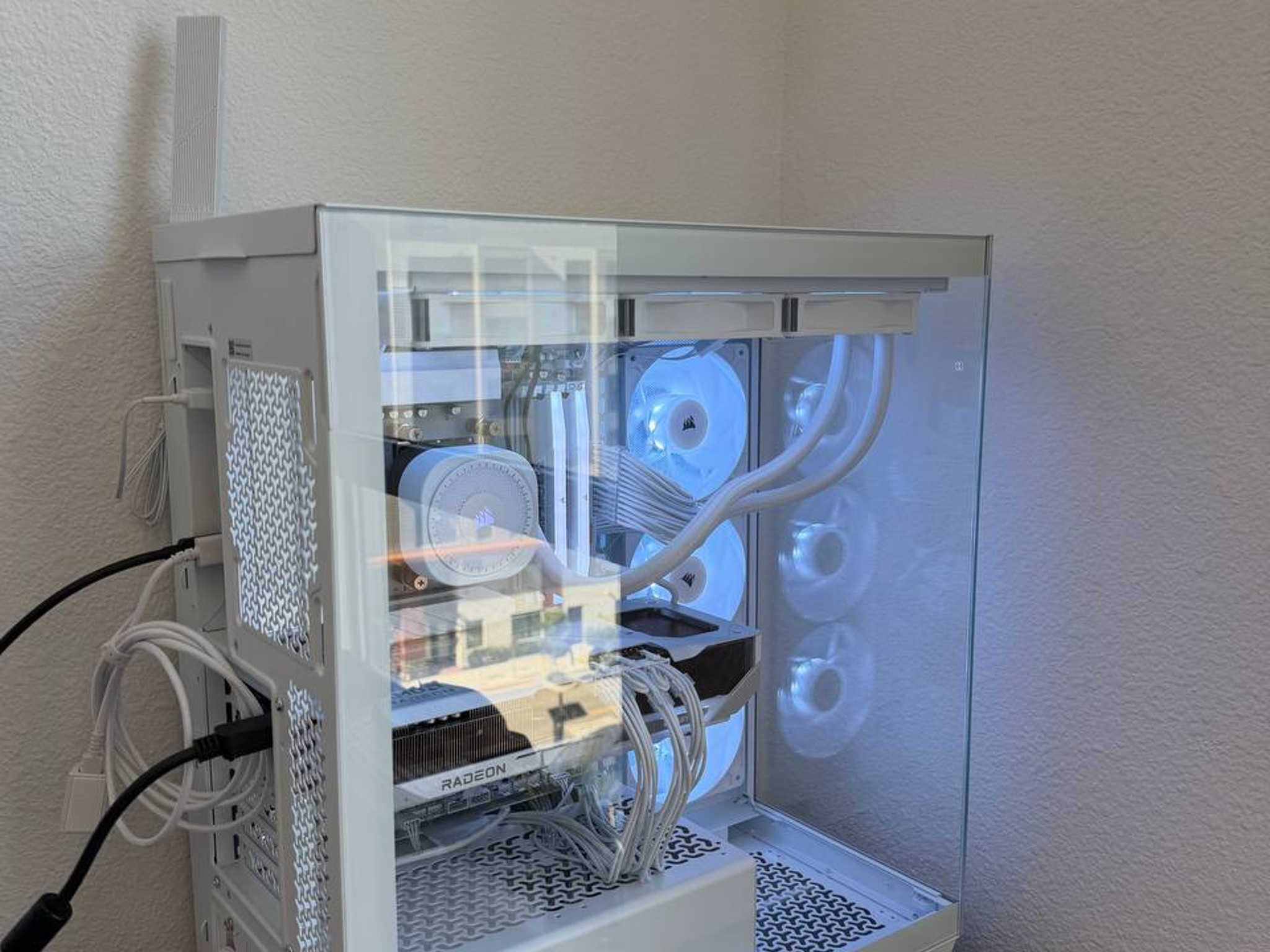 High-End Gaming PC - AMD Ryzen 7 9800X3D / AMD RX 9070 XT / 32GB DDR5 RAM